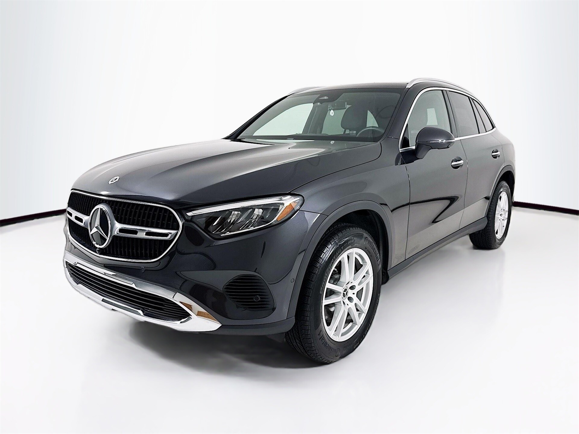 2025 Mercedes Benz GLC 300 photo 3