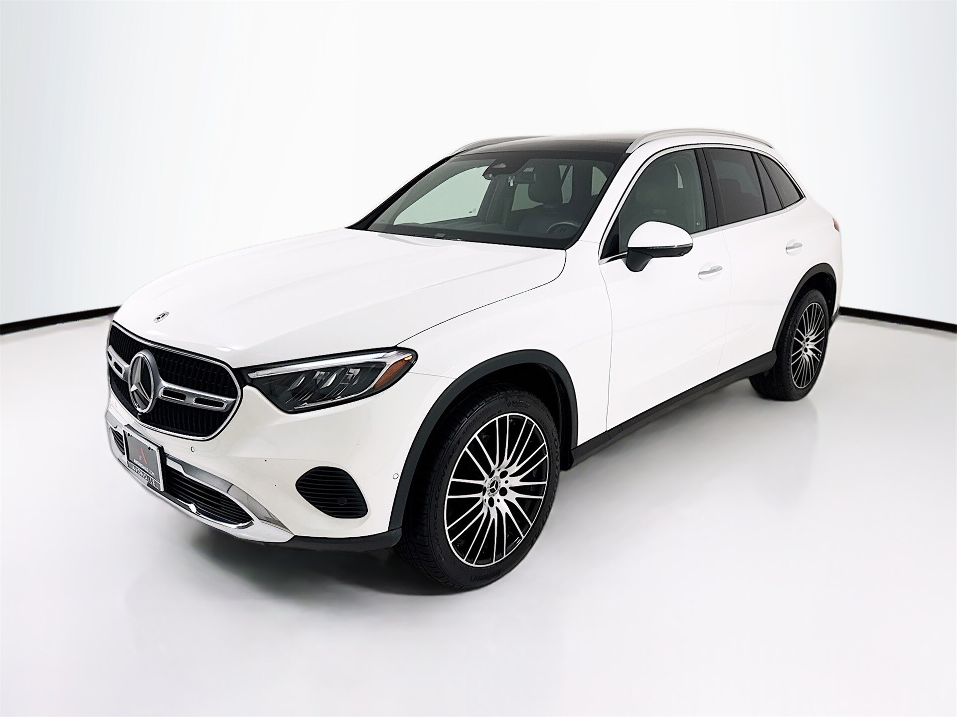 2024 Mercedes Benz GLC 300 photo 3