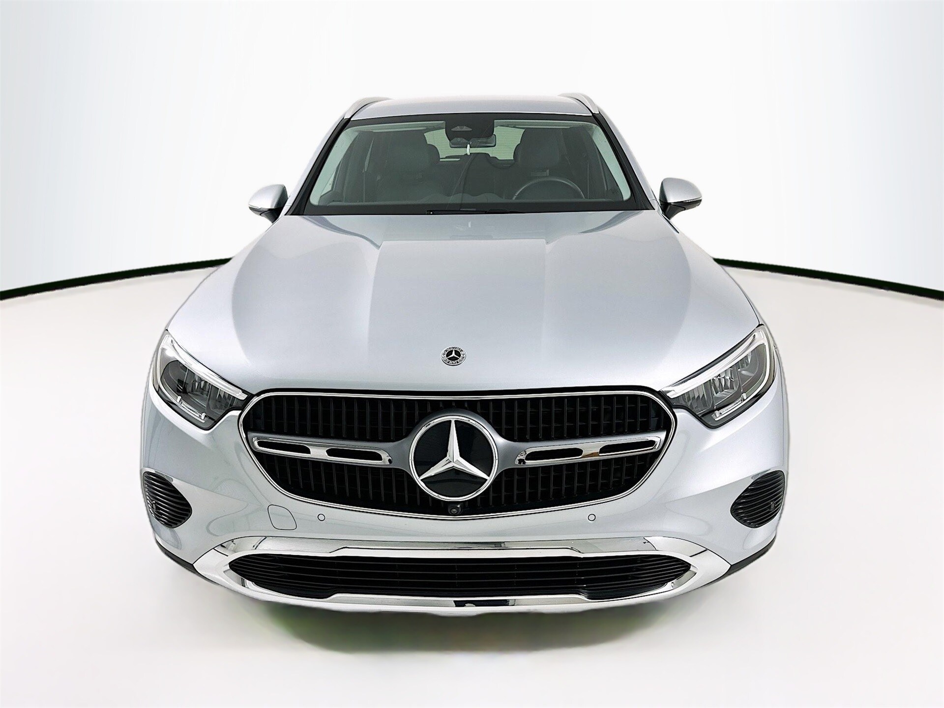 2024 Mercedes Benz GLC 300 photo 2