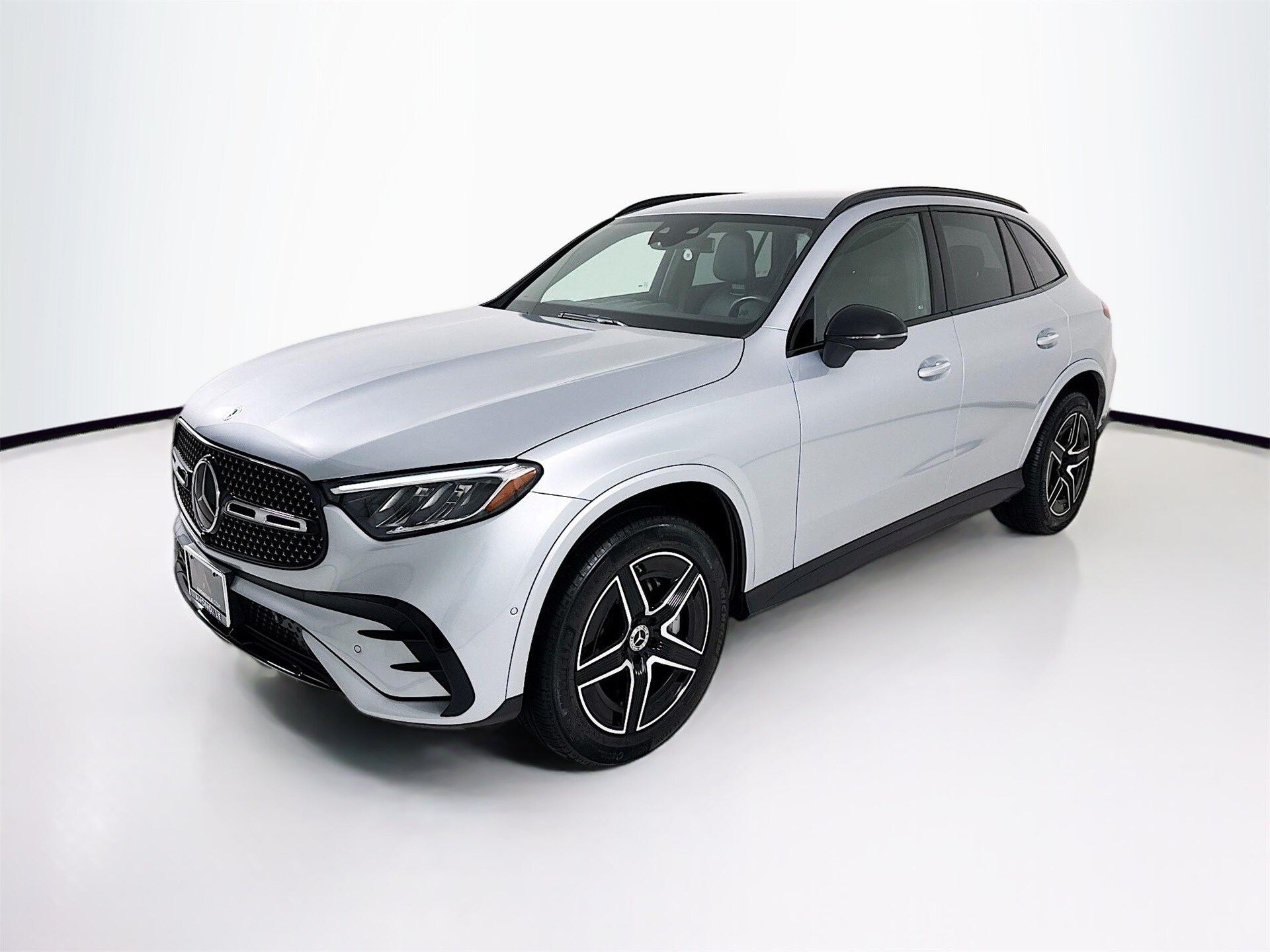 2025 Mercedes Benz GLC 300 4MATIC photo 3