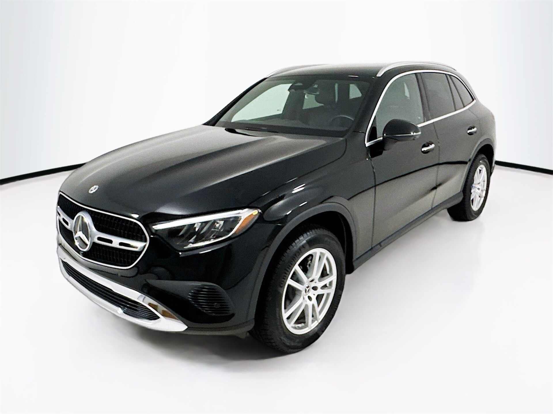 2025 Mercedes Benz GLC 300 photo 3