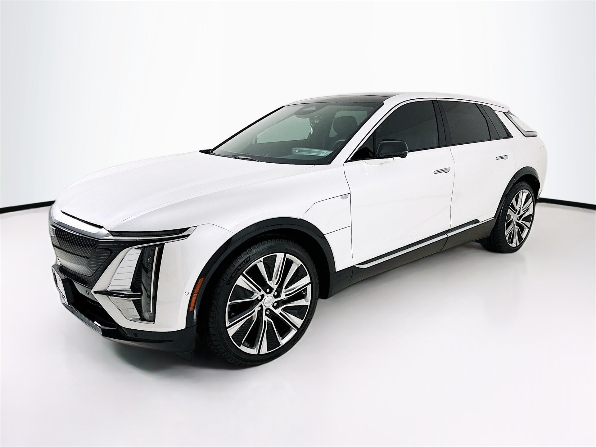2024 Cadillac Lyriq Luxury photo 3