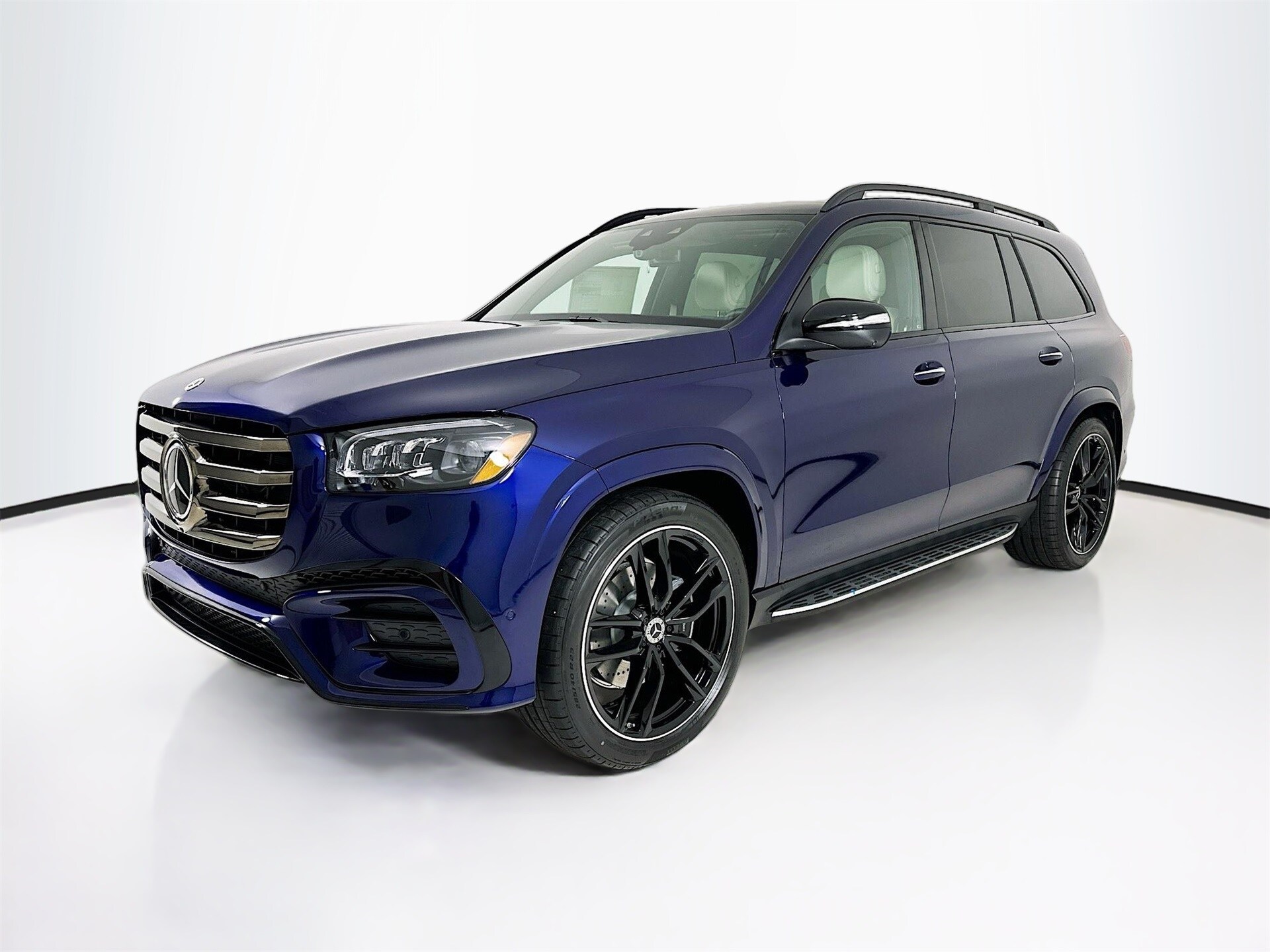 2025 Mercedes Benz GLS 450 4MATIC photo 3