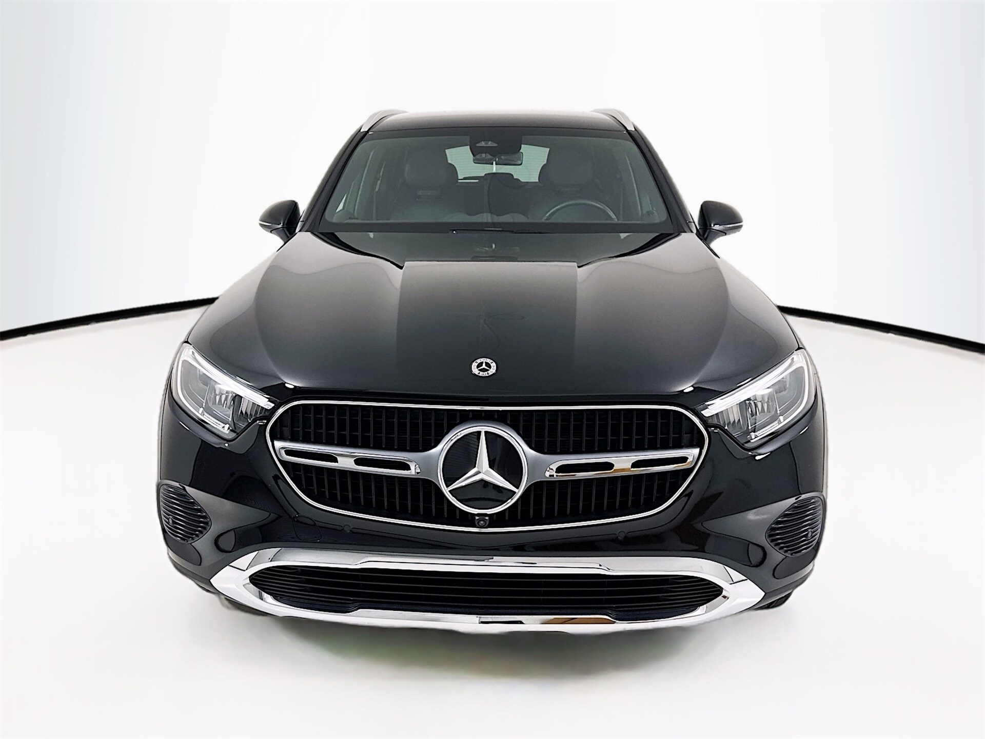 2025 Mercedes Benz GLC 300 photo 2