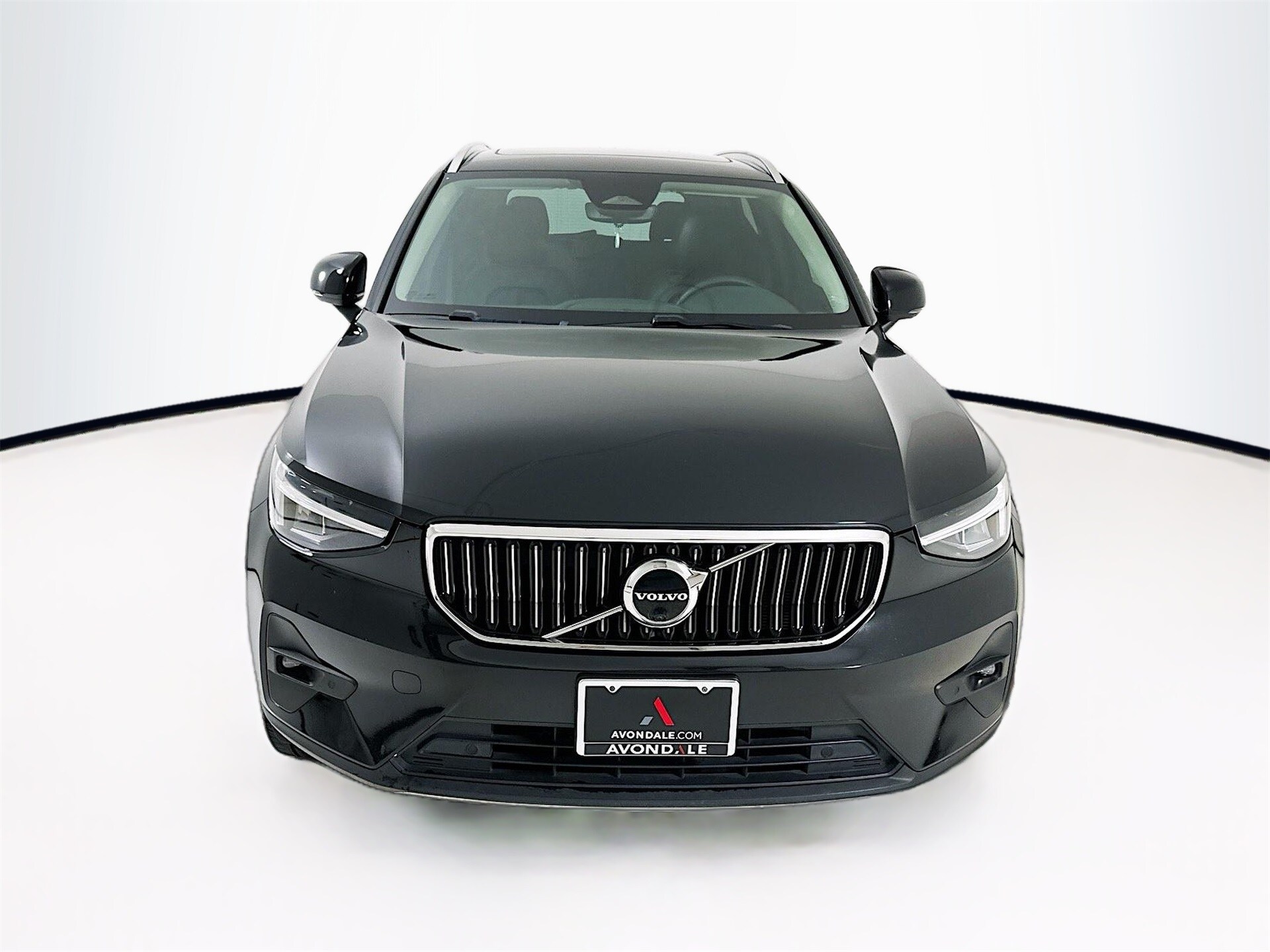 2023 Volvo XC40 AWD Plus photo 2