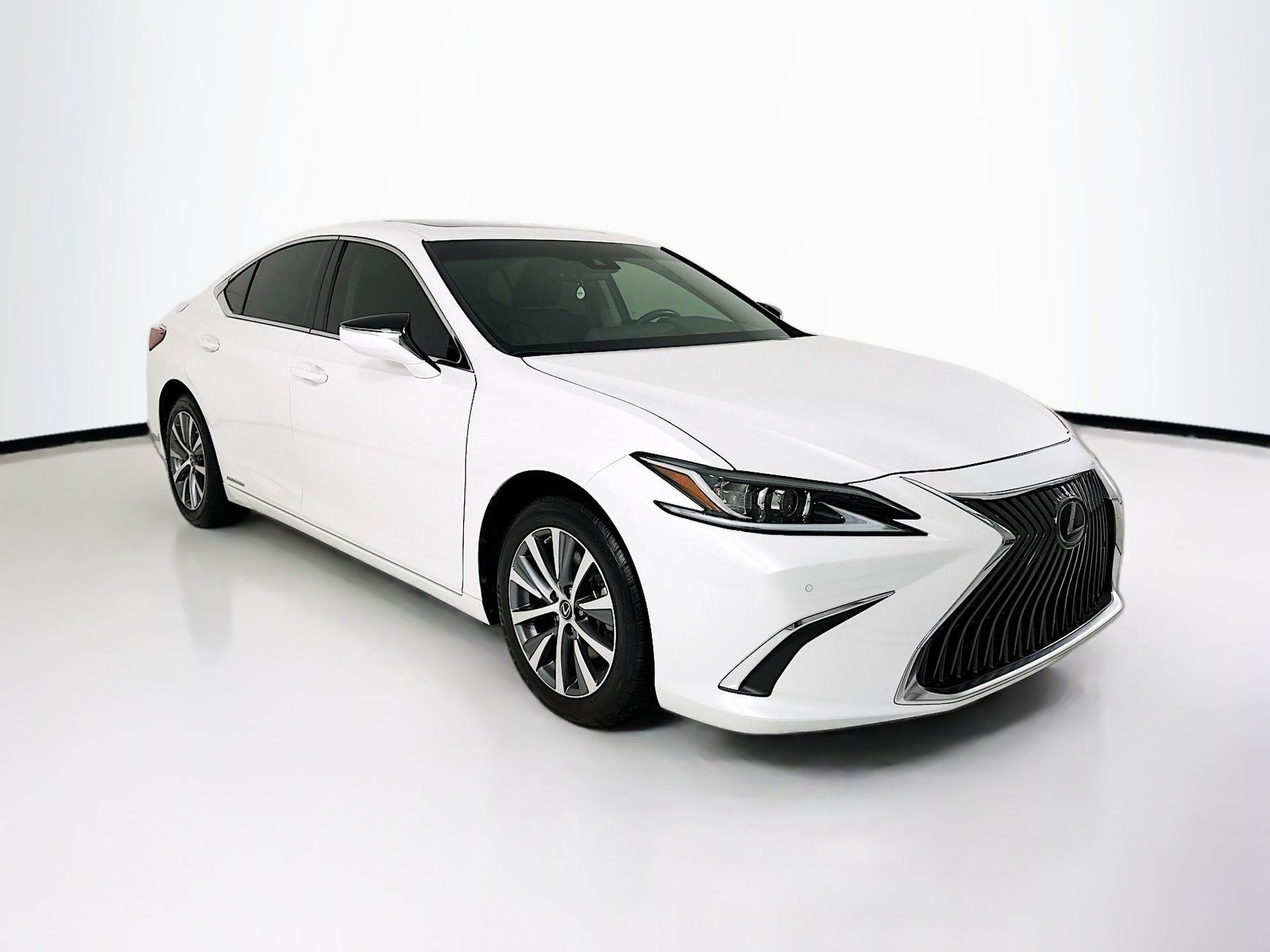 2021 Lexus ES 300h 300h's photo