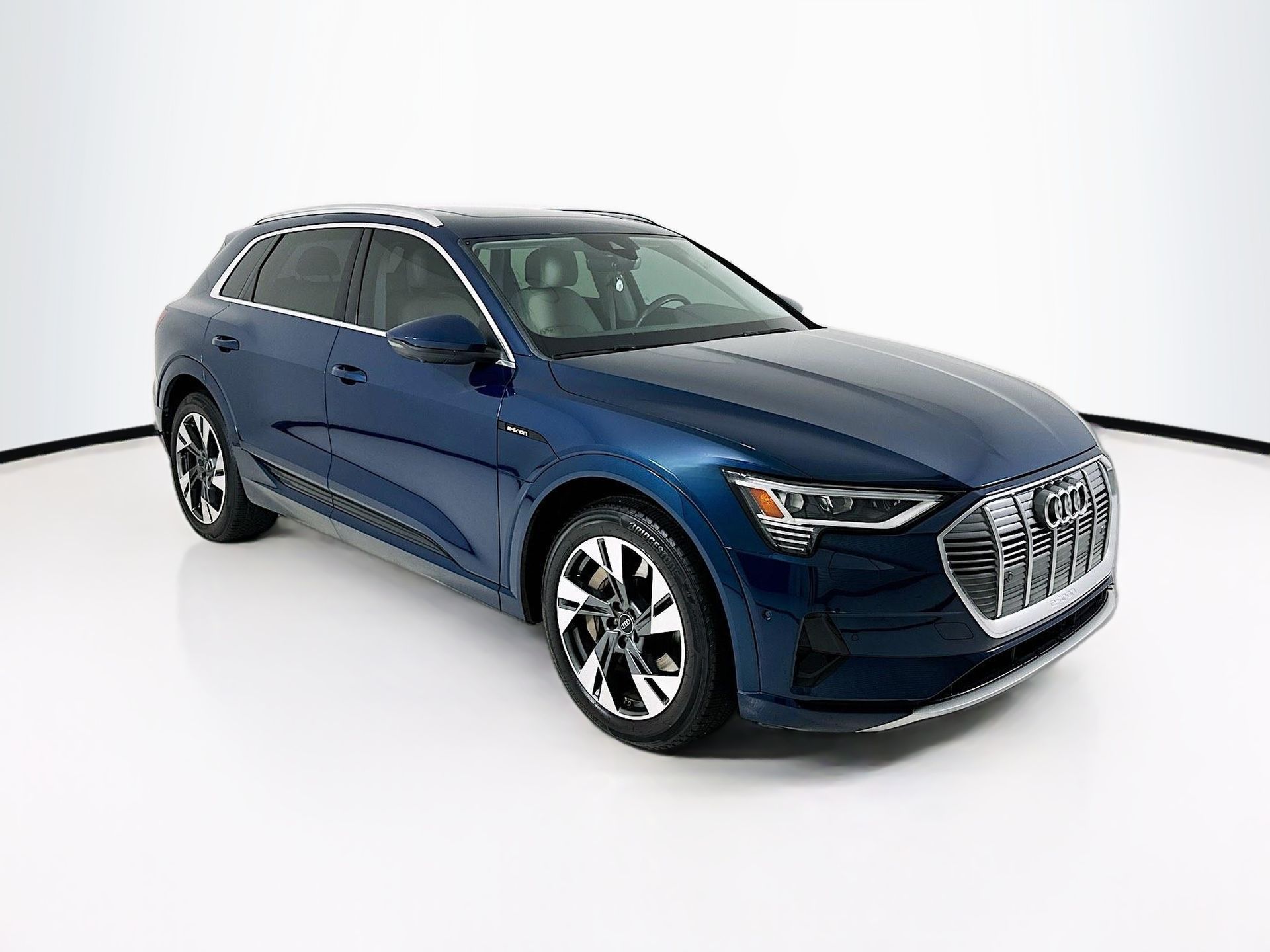 2022 Audi e-tron 95 kWh Premium Plus quattro's photo