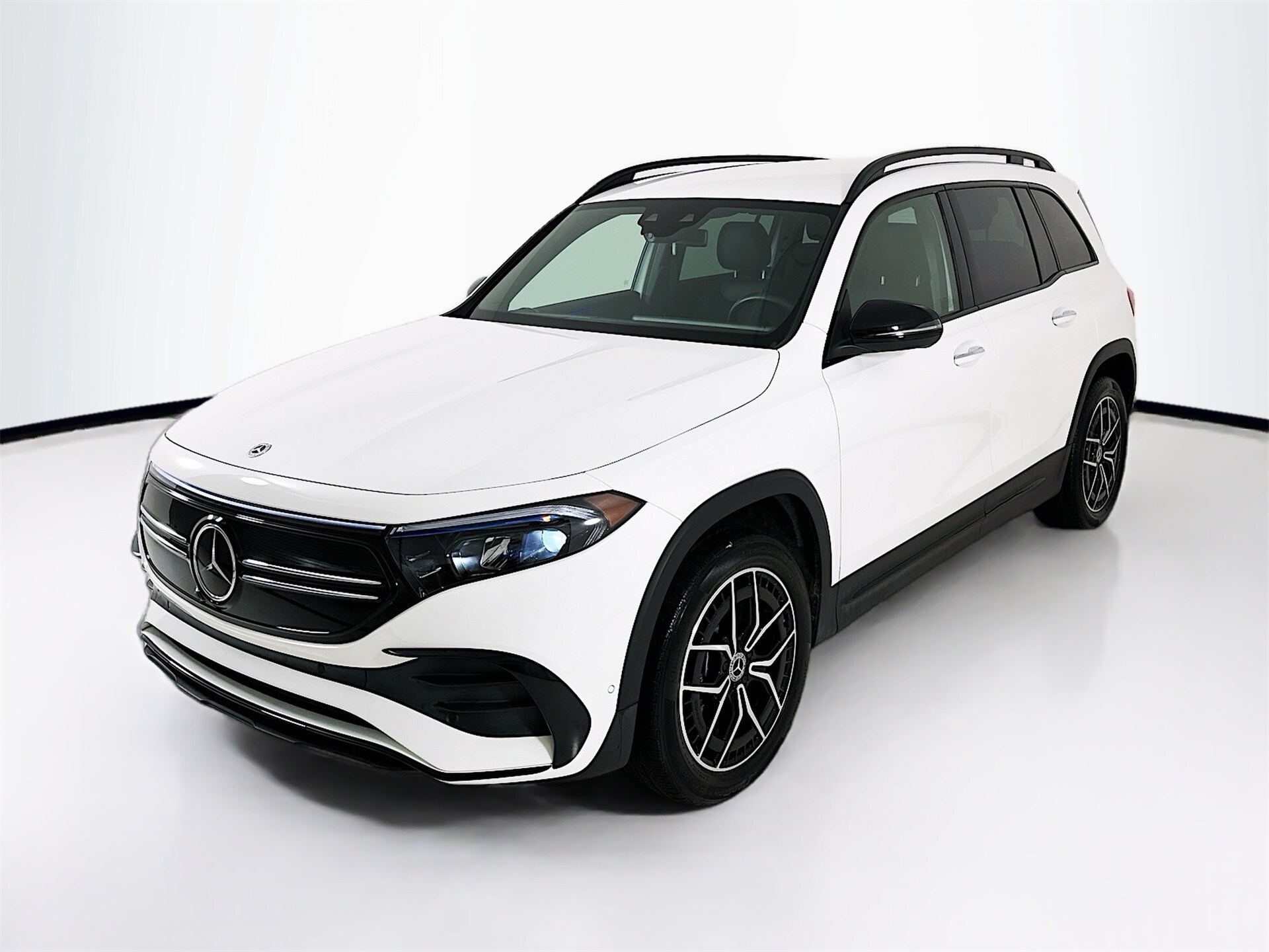 2023 Mercedes Benz EQB 250+ photo 3