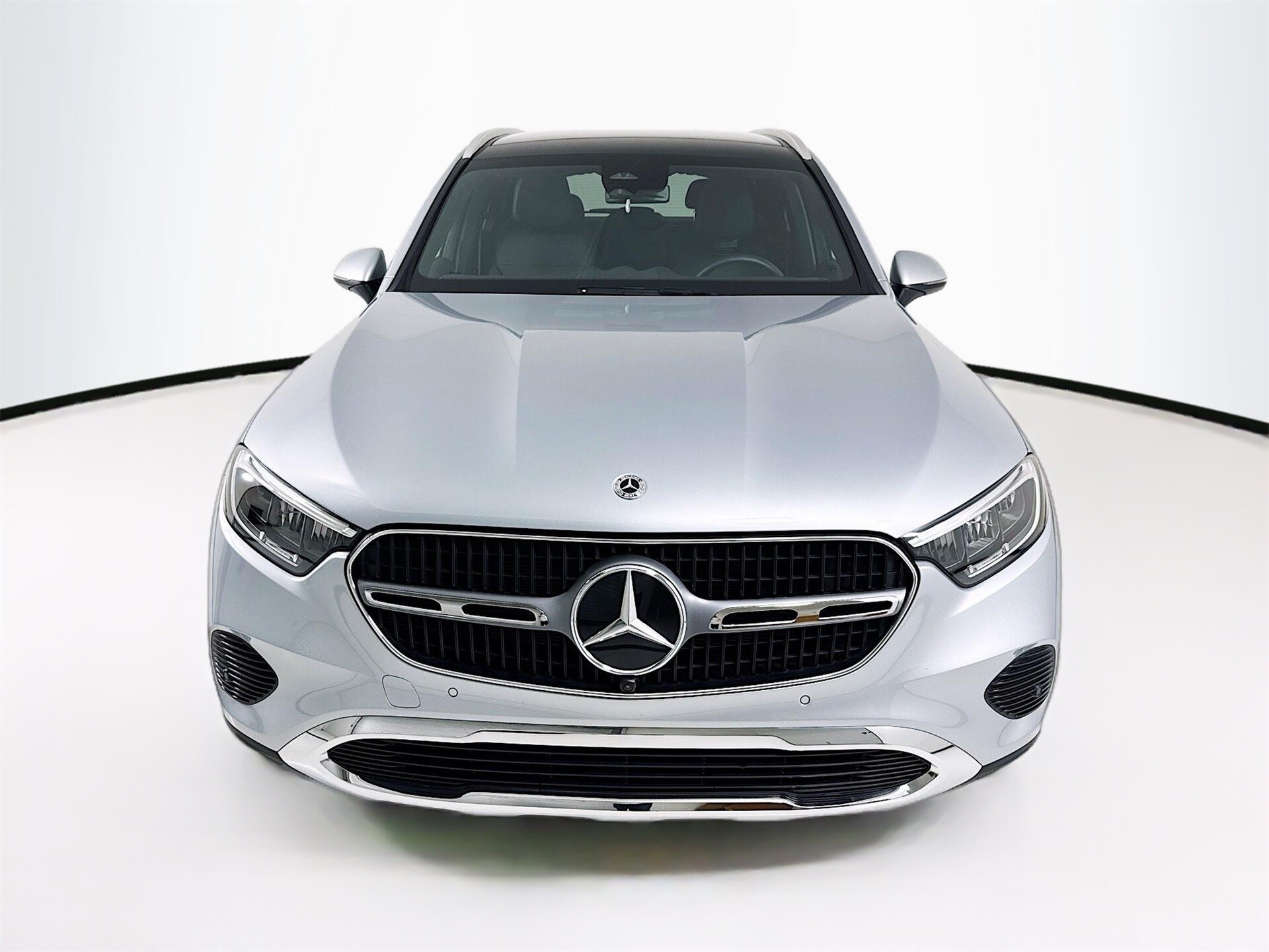 2025 Mercedes Benz GLC 300 photo 2