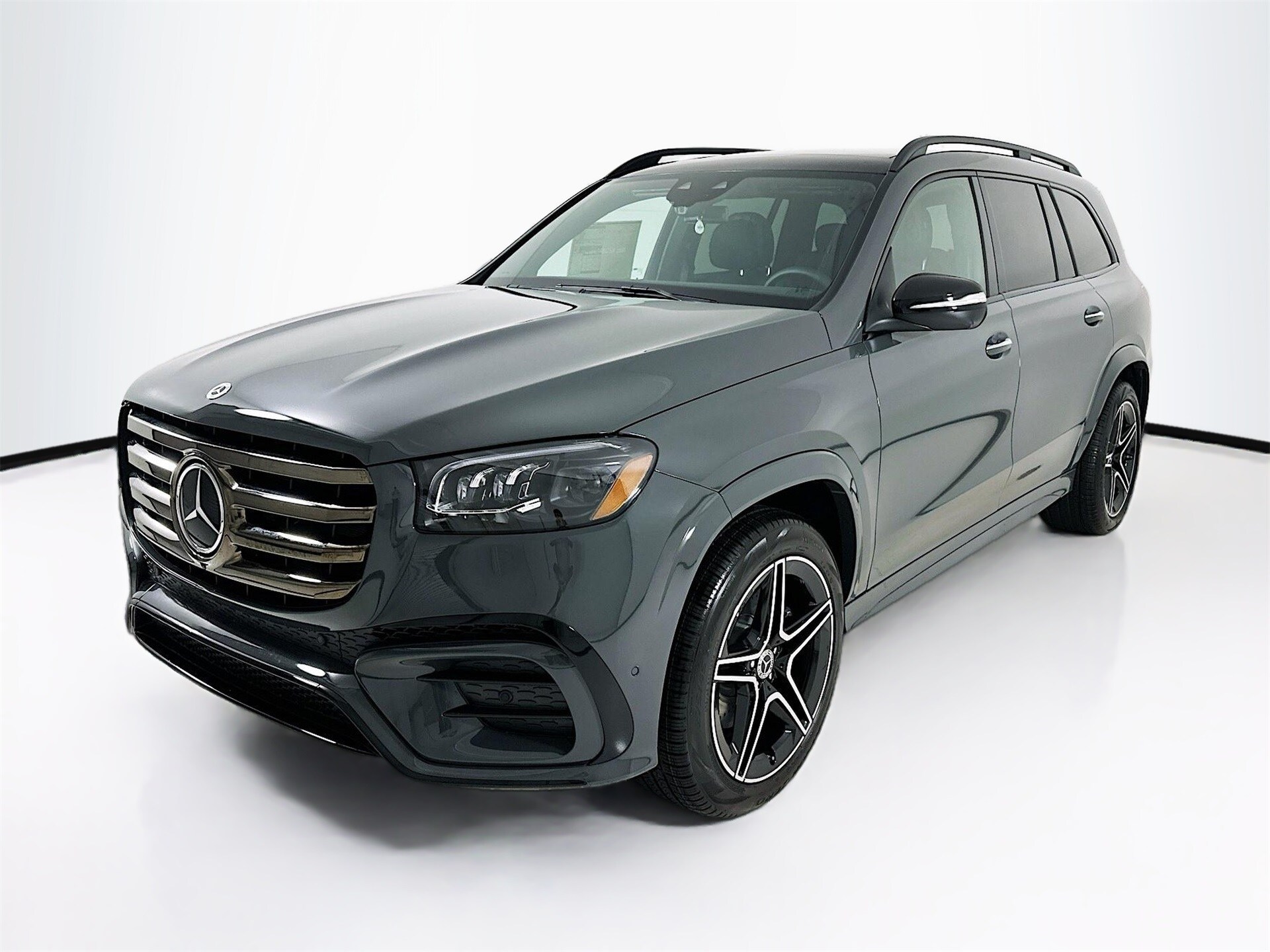 2026 Mercedes Benz GLS 450 4MATIC photo 3