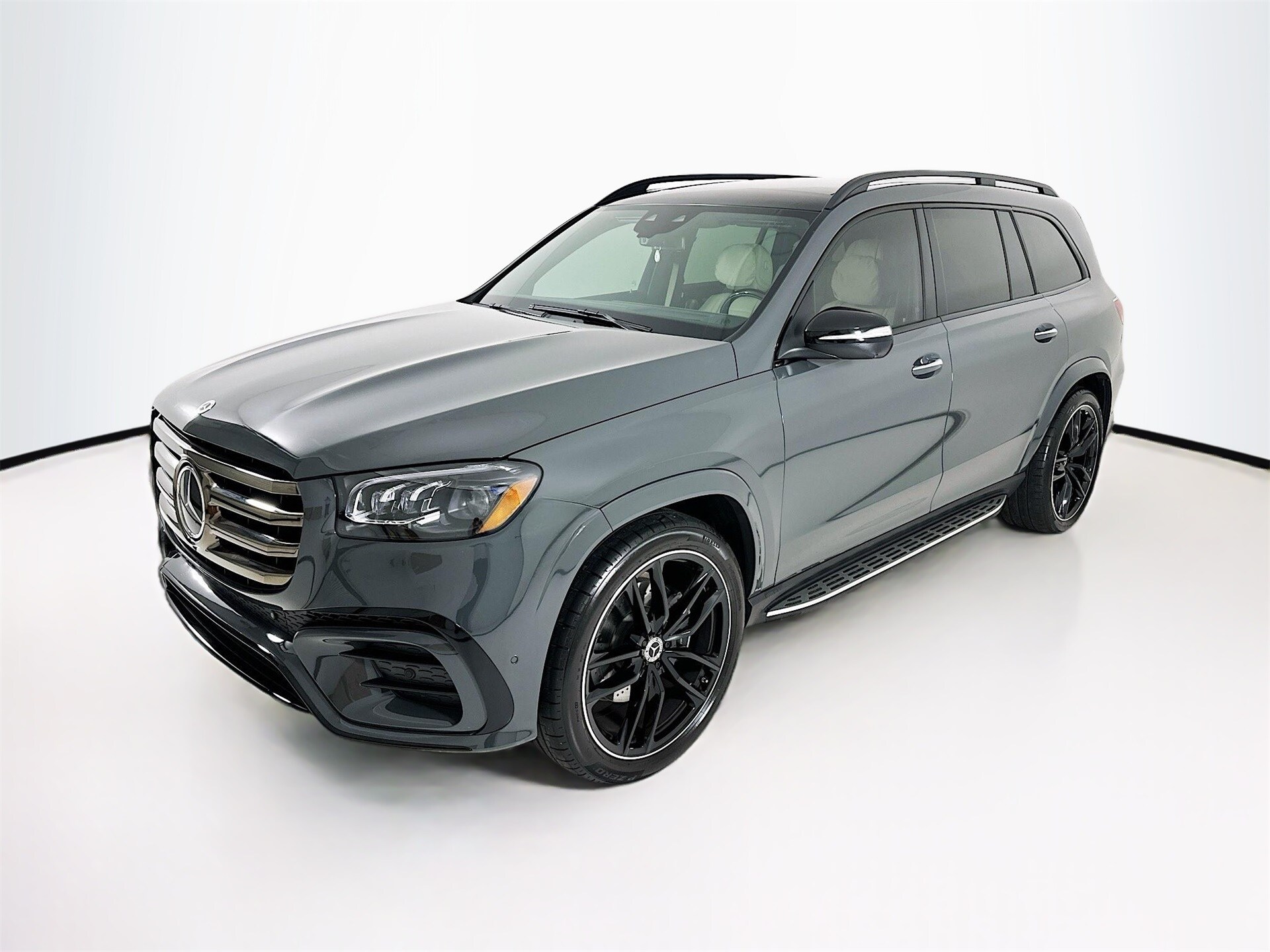 2025 Mercedes Benz GLS 580 4MATIC photo 3