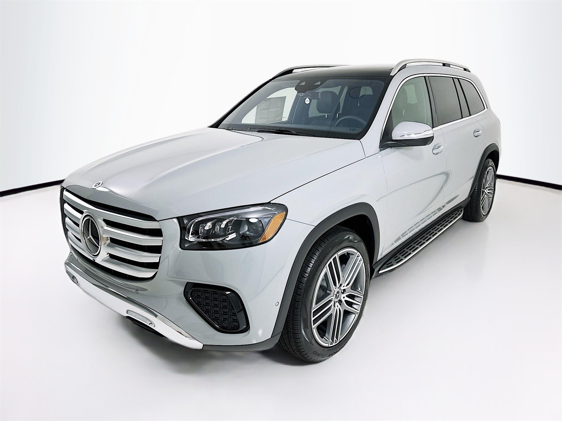 2025 Mercedes Benz GLS 450 4MATIC photo 3