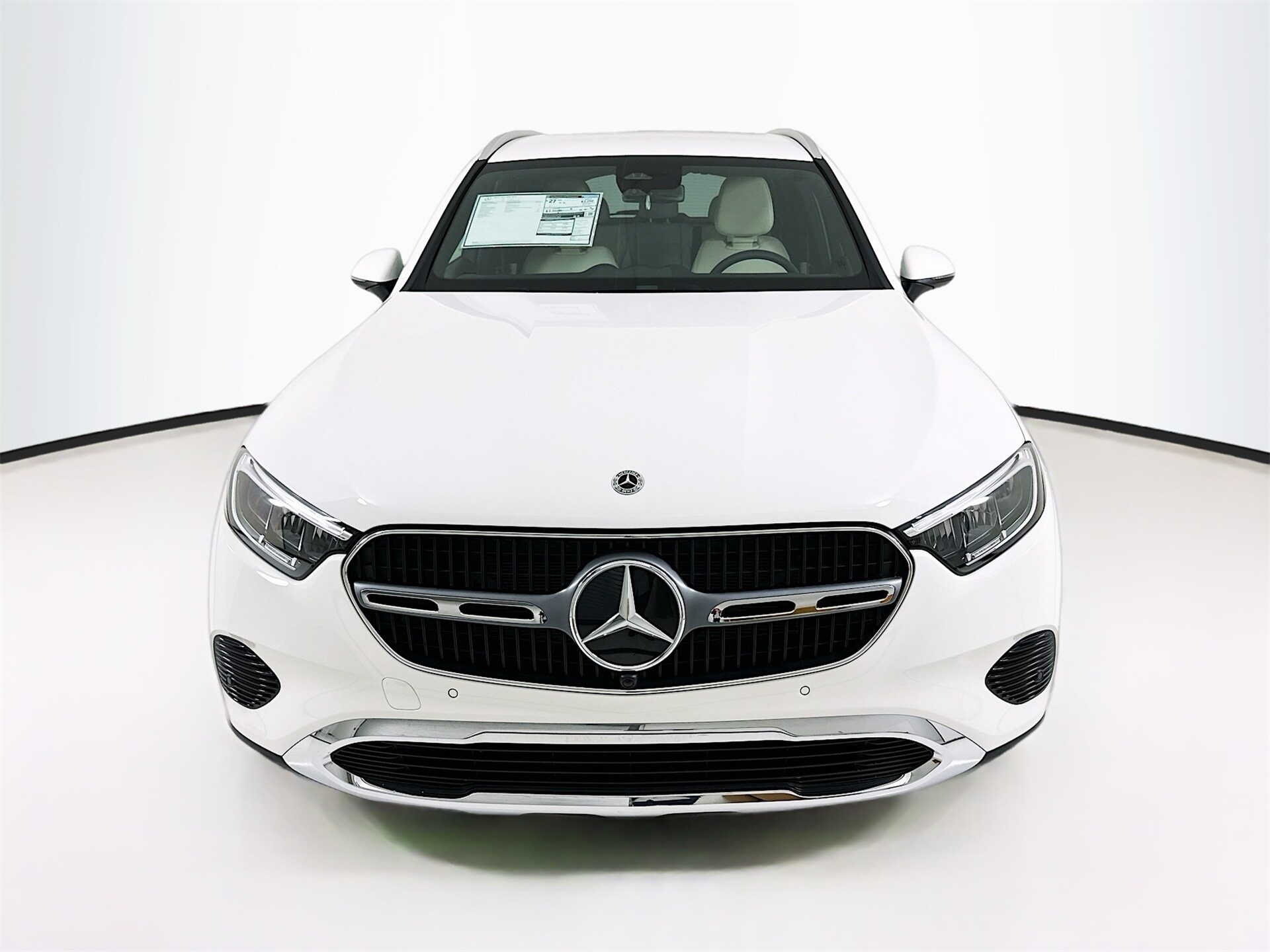 2025 Mercedes Benz GLC 300 photo 2