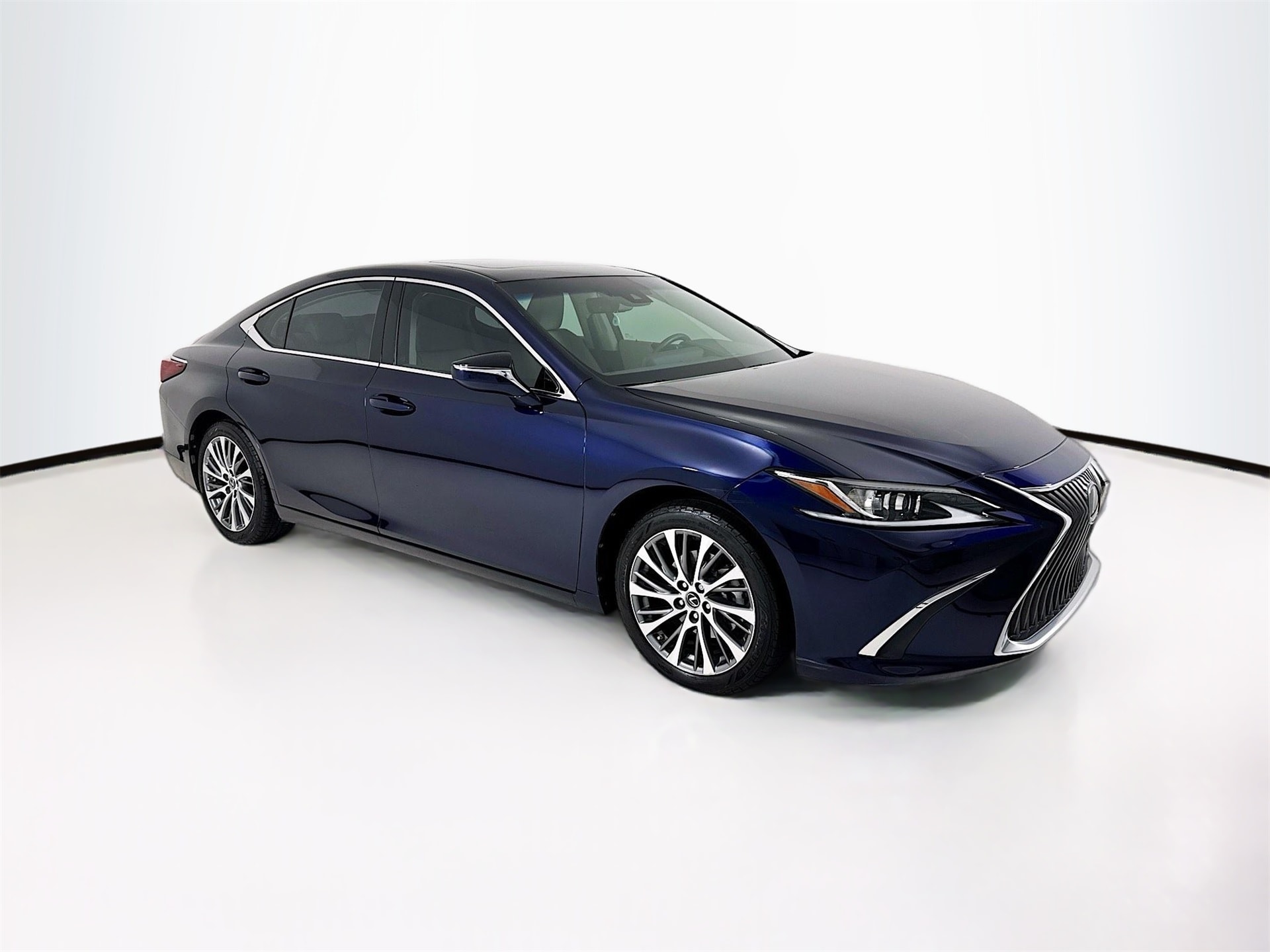 2021 Lexus ES 350's photo