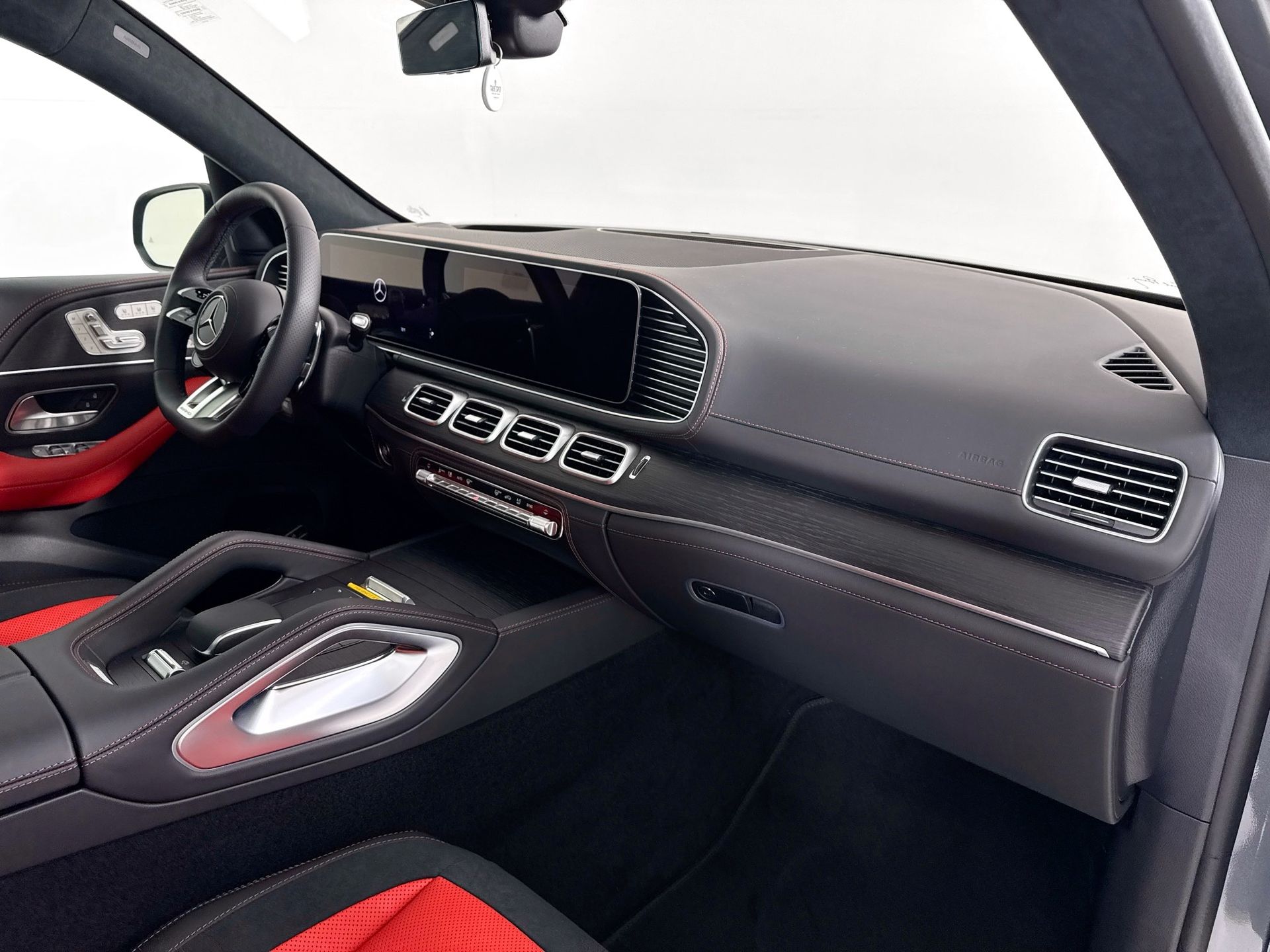 2026 Mercedes-Benz GLE AMG GLE63 S - Photo 32