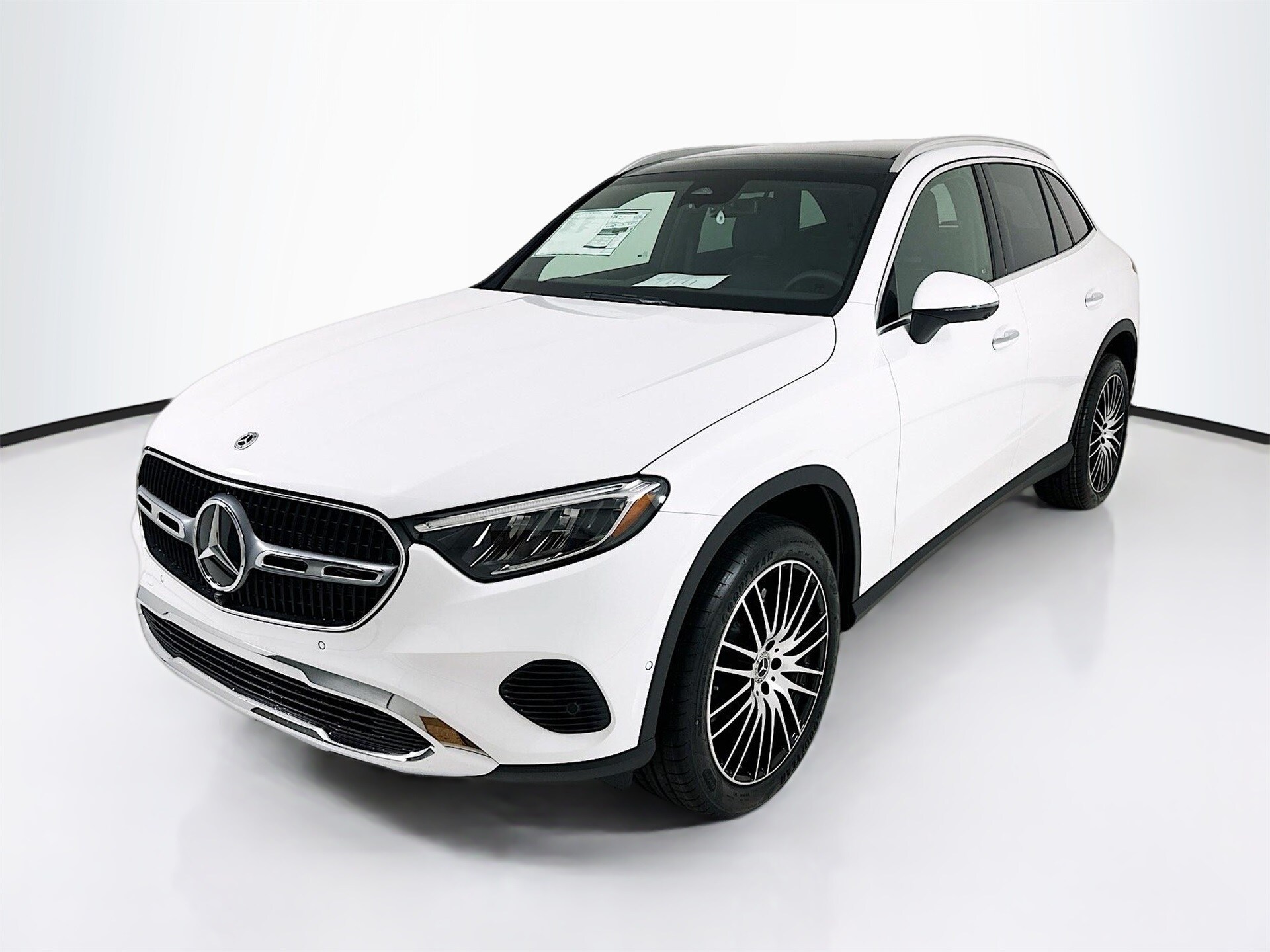 2025 Mercedes Benz GLC 300 photo 3