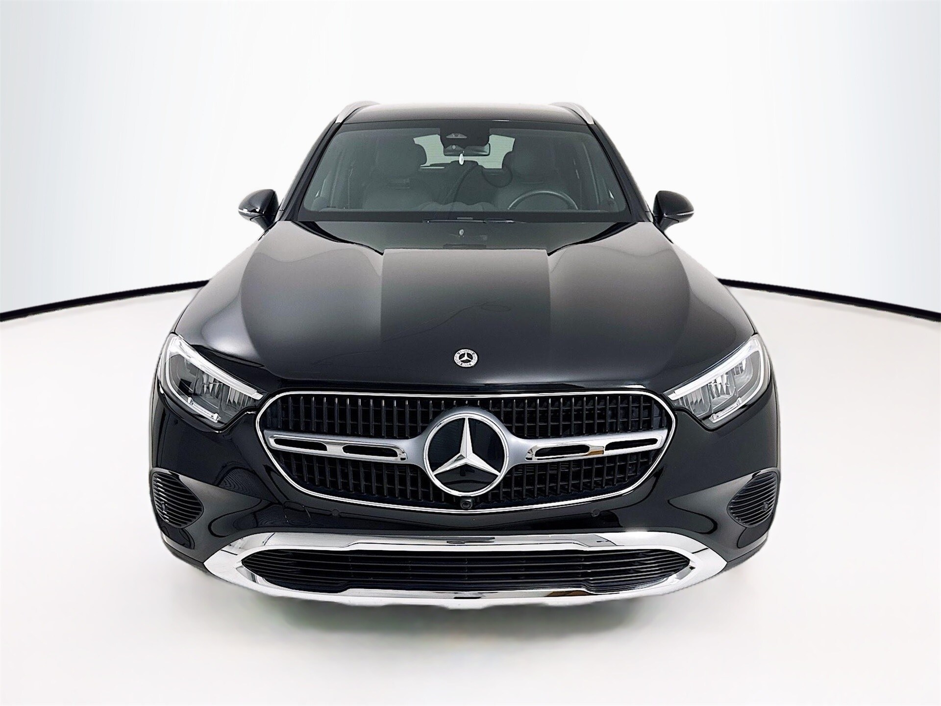 2025 Mercedes Benz GLC 300 photo 2