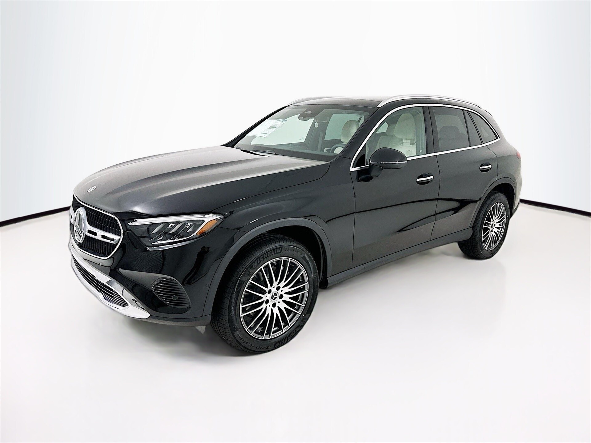 2026 Mercedes Benz GLC 300 4MATIC photo 3