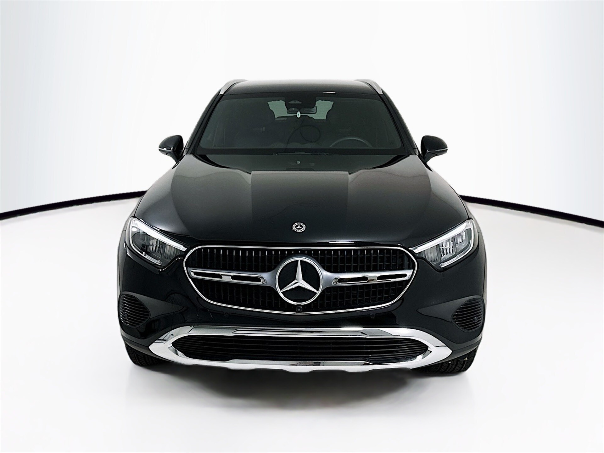 2025 Mercedes Benz GLC 300 photo 2