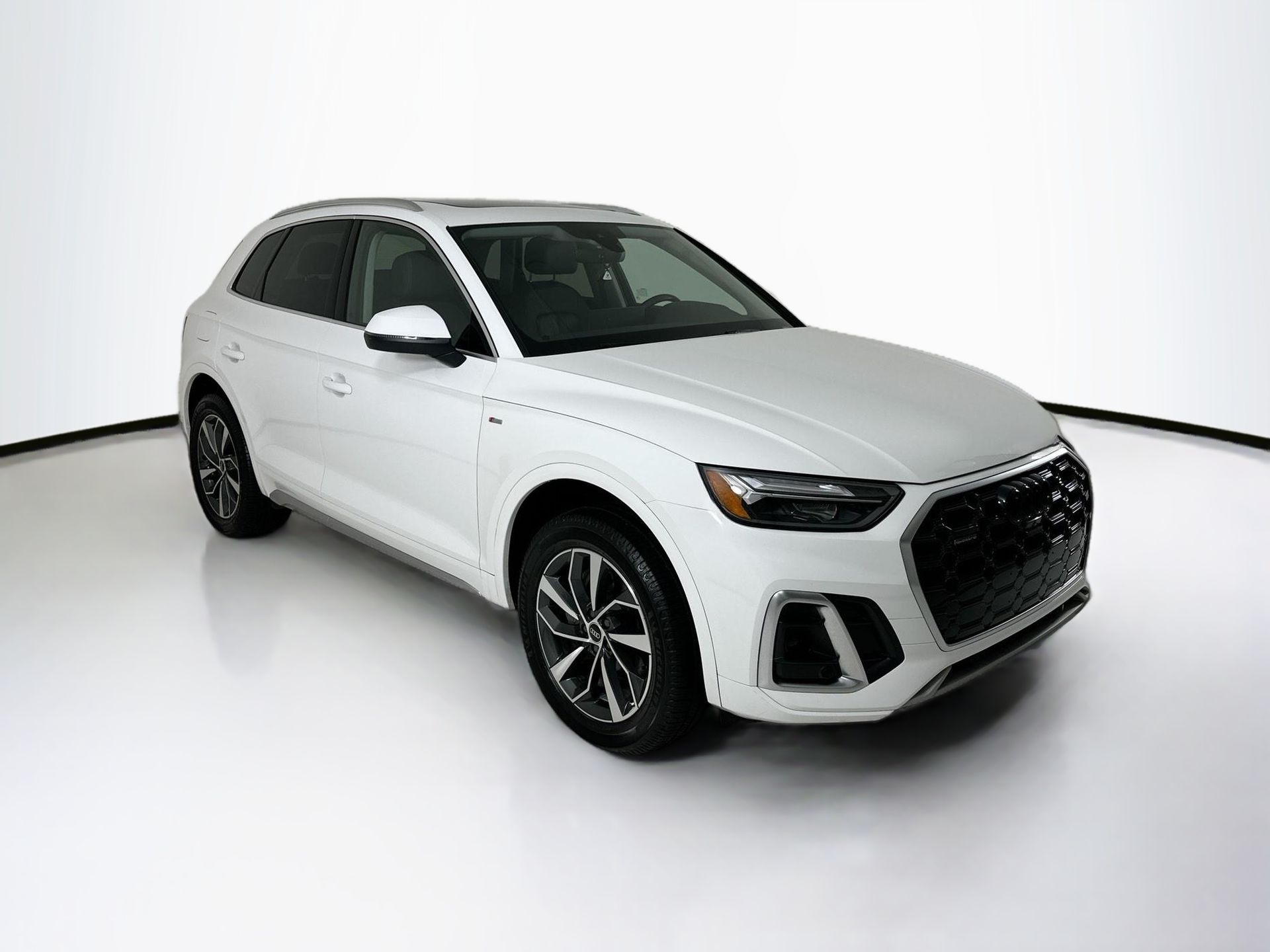 2023 Audi Q5 45 Premium Plus's photo