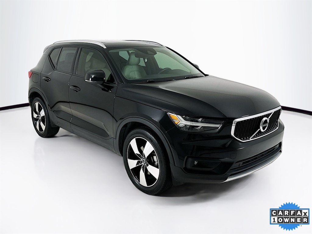 Used 2021 Volvo XC40 T4 Momentum SUV