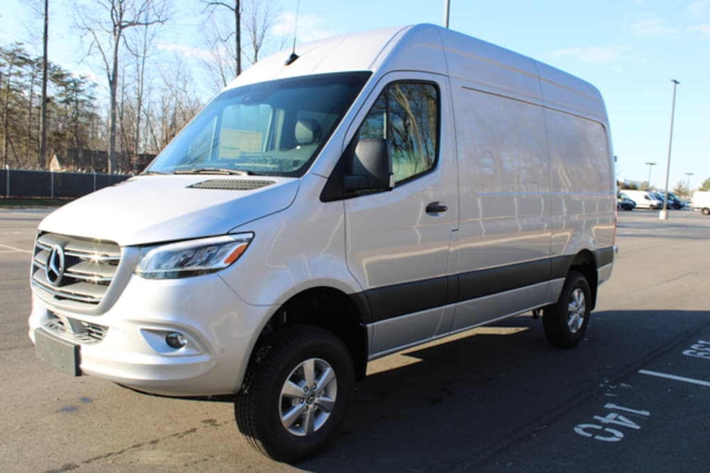 New 2024 Mercedes-Benz Sprinter 2500 Standard Roof 4-Cyl Diesel HO Full-size Cargo Van