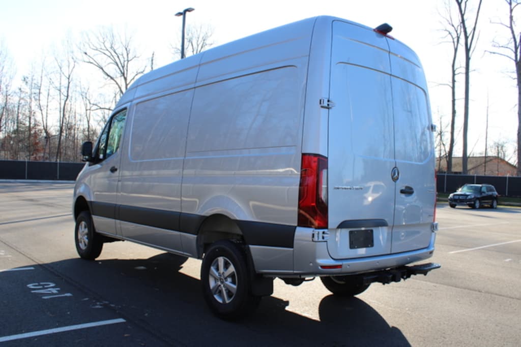 New 2024 Mercedes-Benz Sprinter 2500 Standard Roof 4-Cyl Diesel HO Full-size Cargo Van