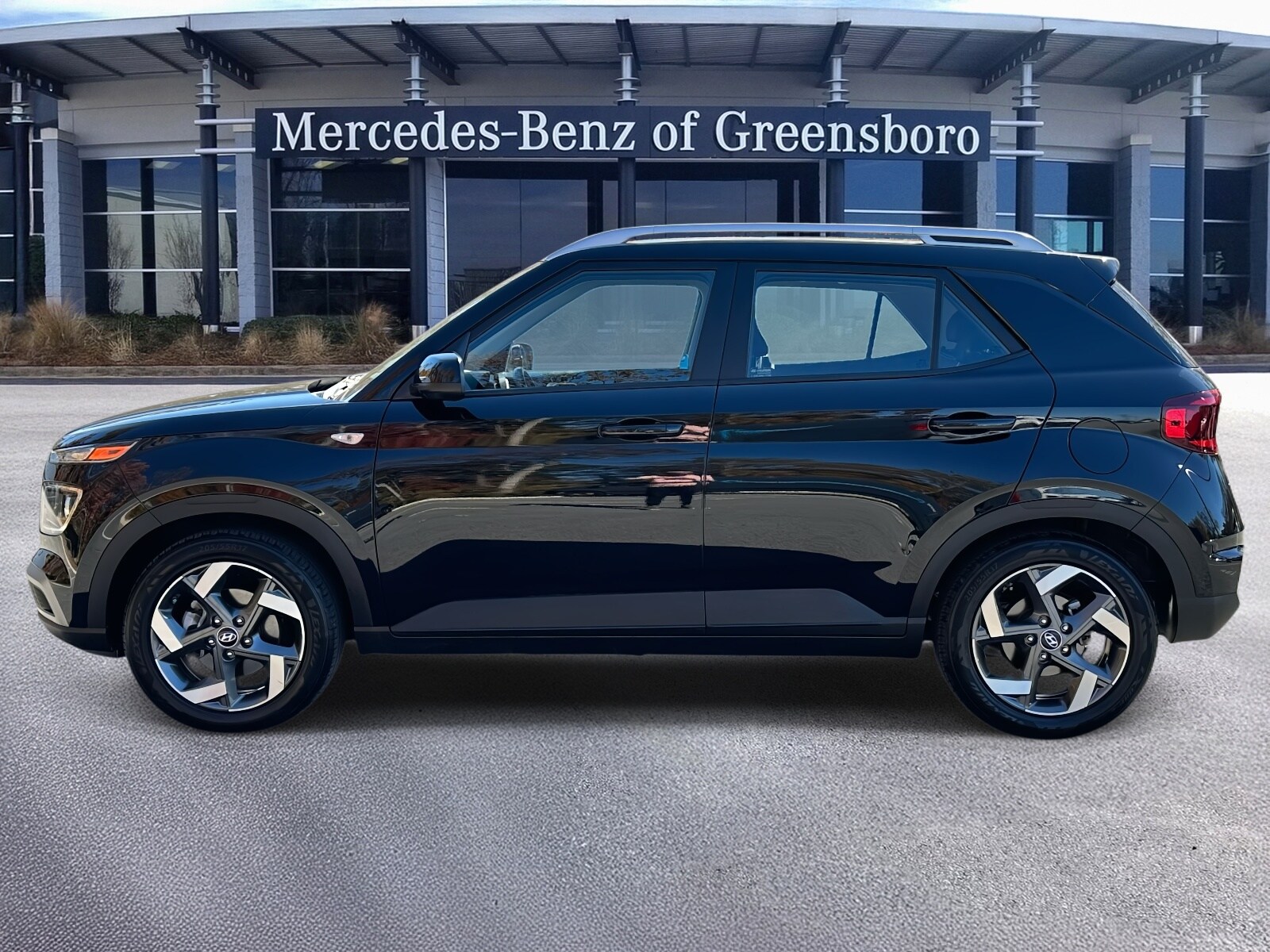 2023 Hyundai Venue SEL Limited photo 3