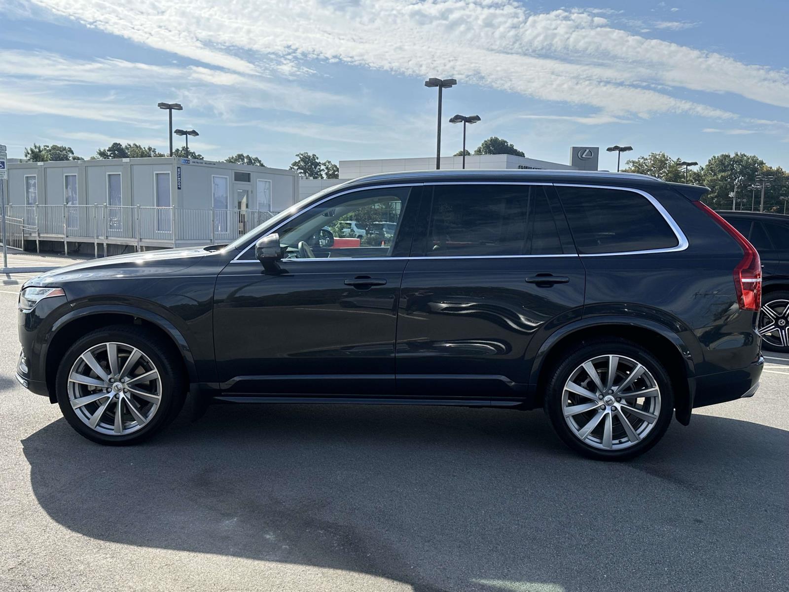 2021 Volvo XC90 T5 Momentum photo 3