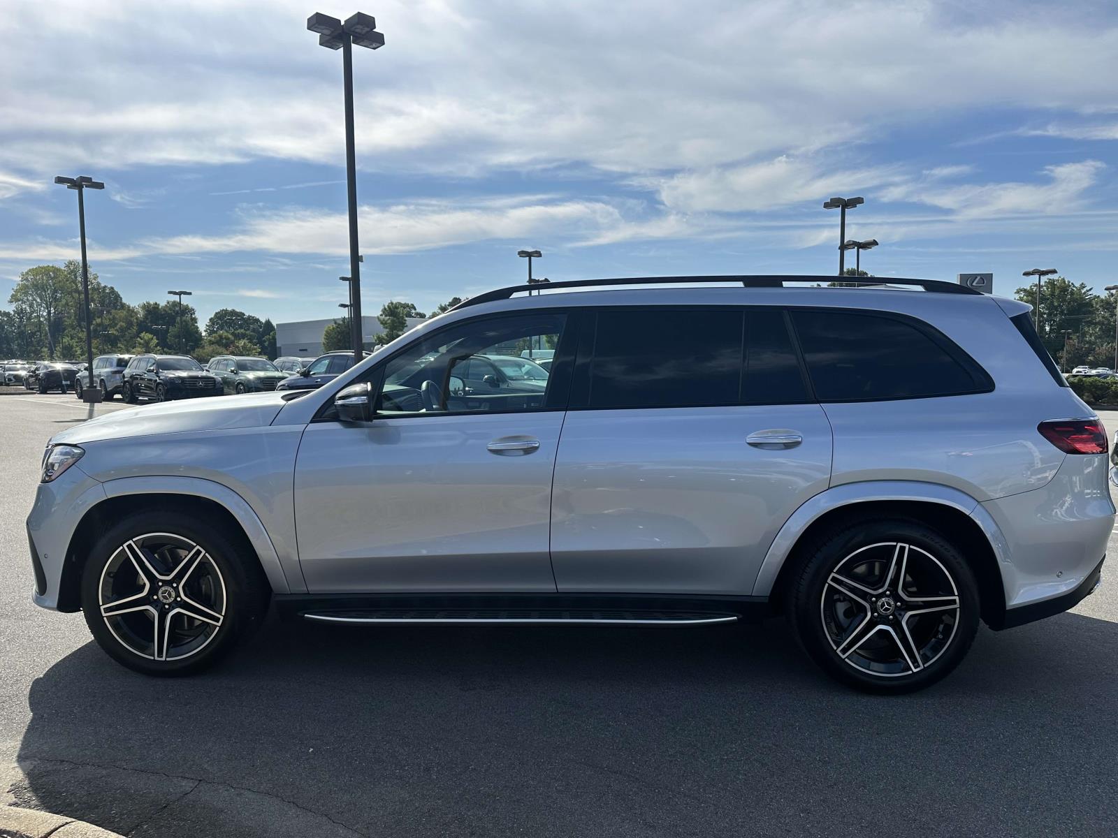 2025 Mercedes Benz GLS 450 4MATIC photo 2
