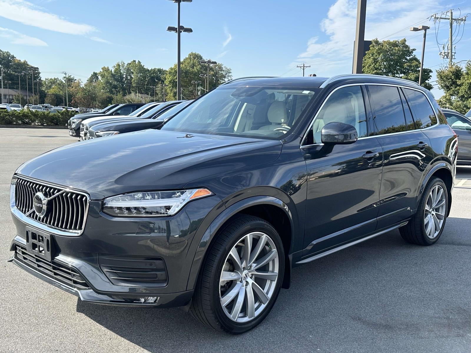 2021 Volvo XC90 T5 Momentum photo 2
