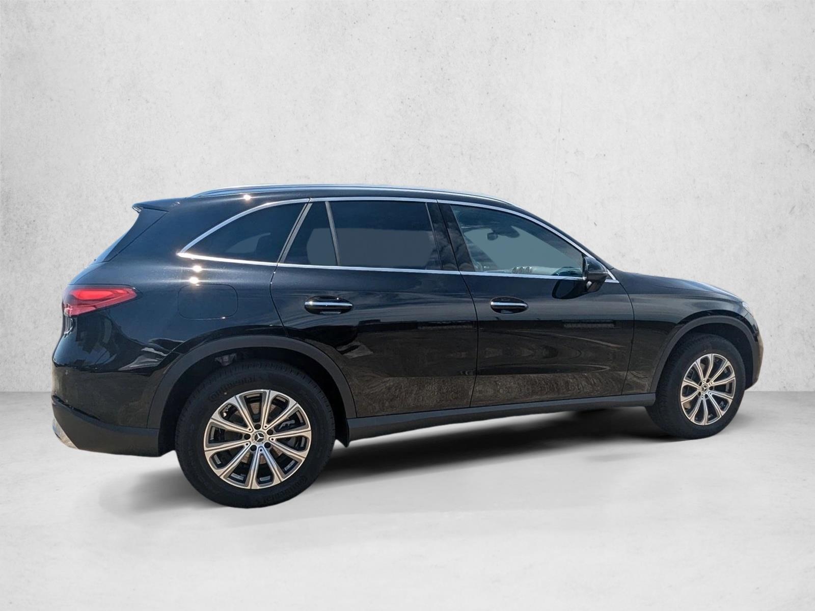 2025 Mercedes Benz GLC 300 photo 4