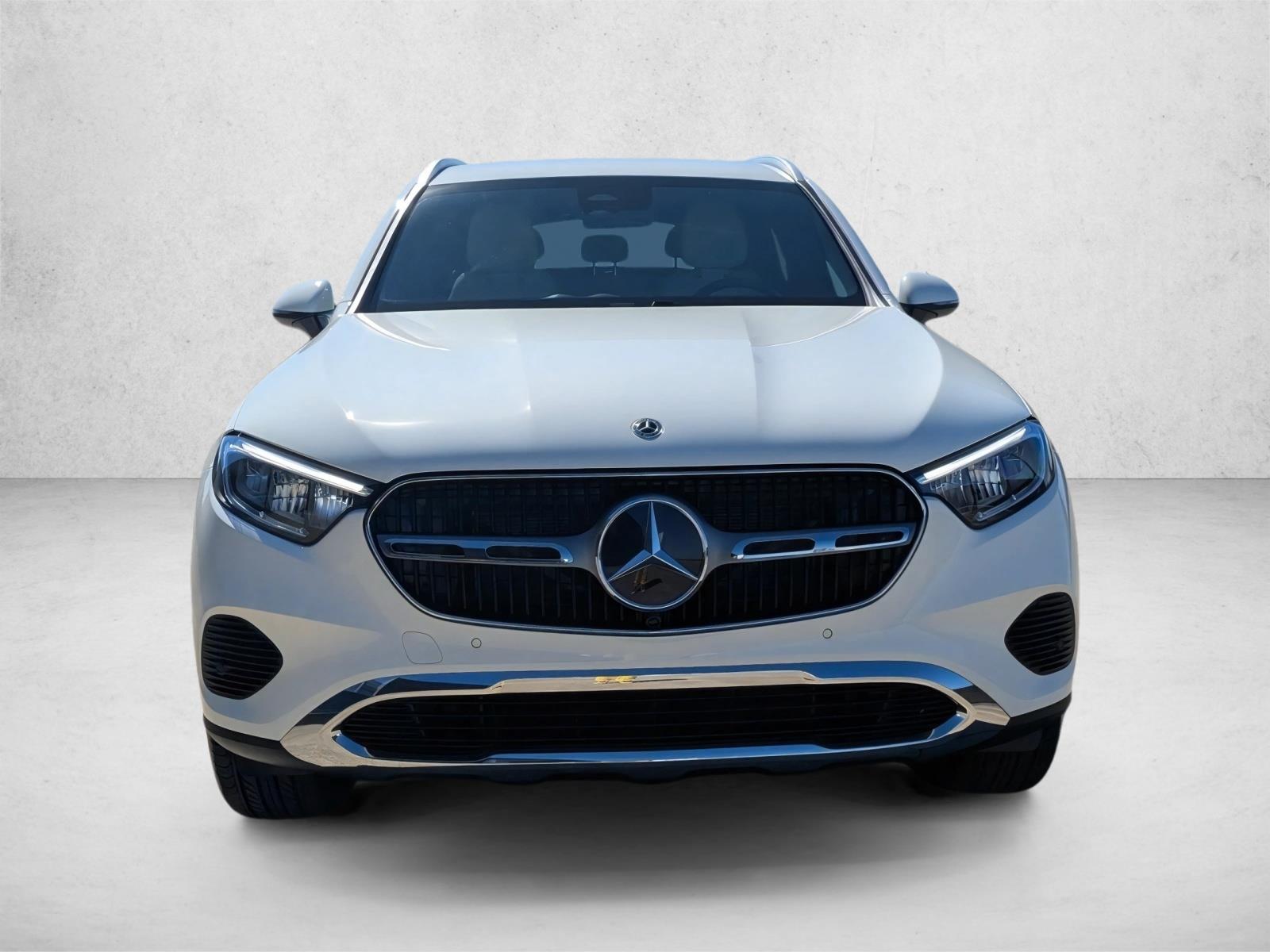 2025 Mercedes Benz GLC 300 photo 2