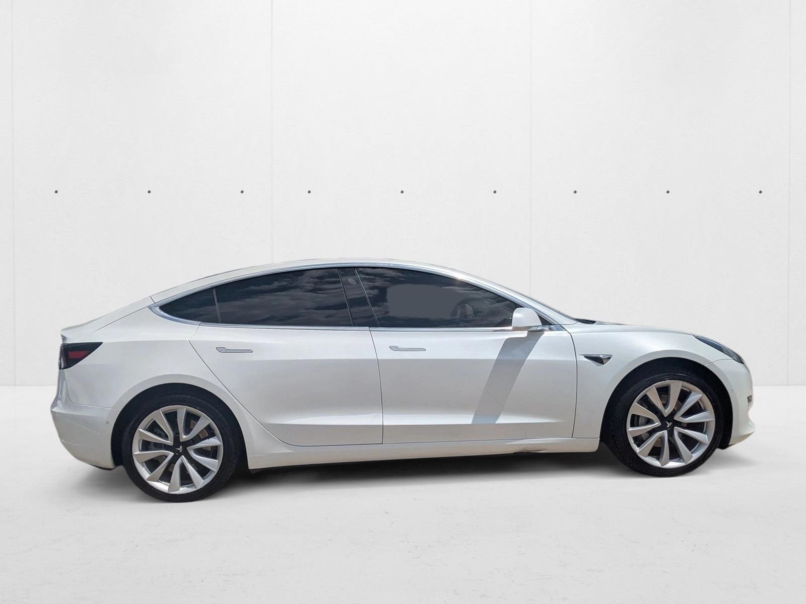 2019 Tesla Model 3 Standard Range Plus photo 3