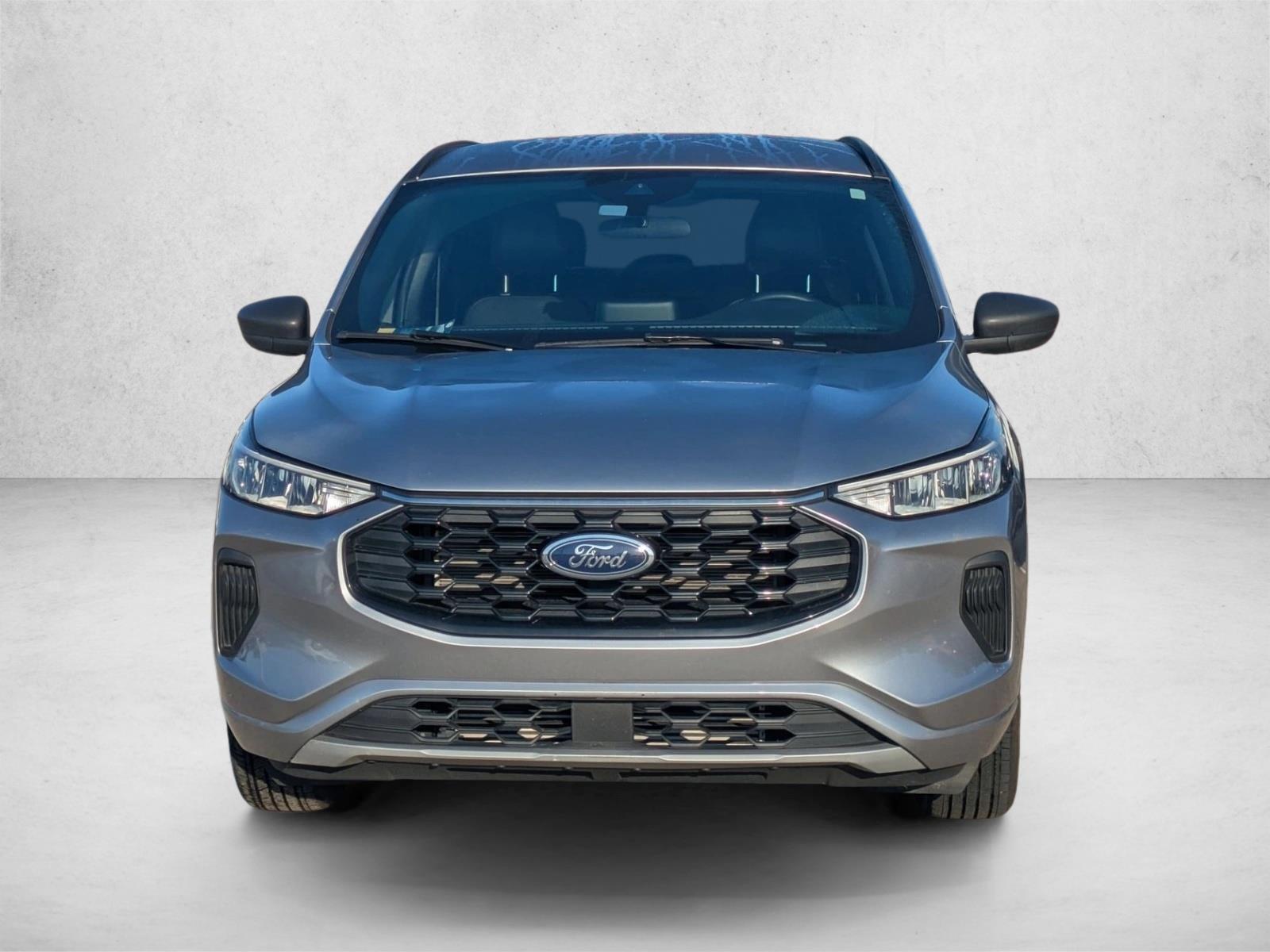 2023 Ford Escape ST-Line photo 2