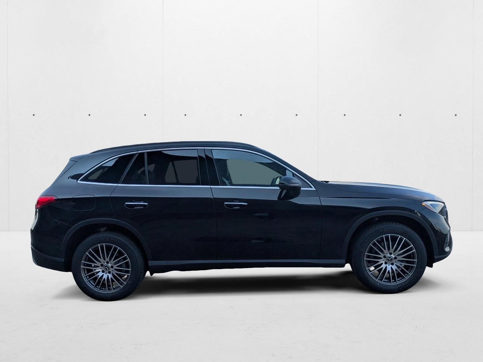 2026 Mercedes Benz GLC 300 photo 2