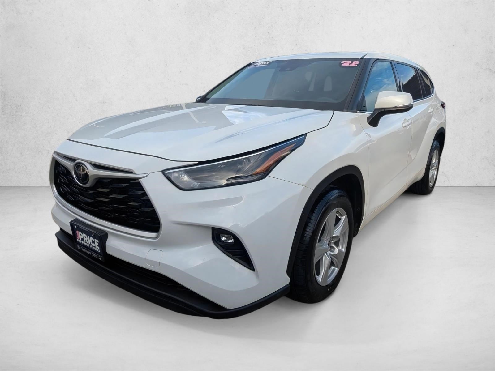 2022 Toyota Highlander LE's photo