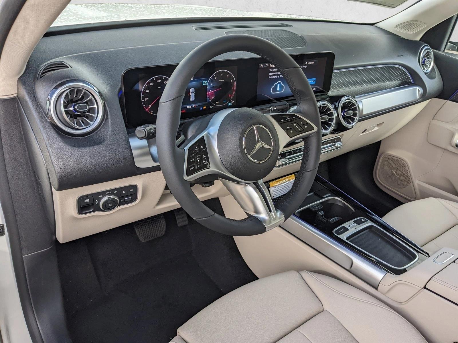 2025 Mercedes Benz GLB photo 4
