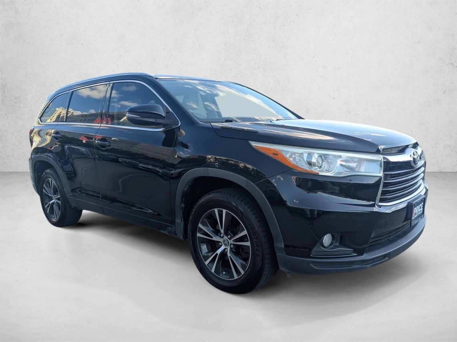 2016 Toyota Highlander XLE photo 2