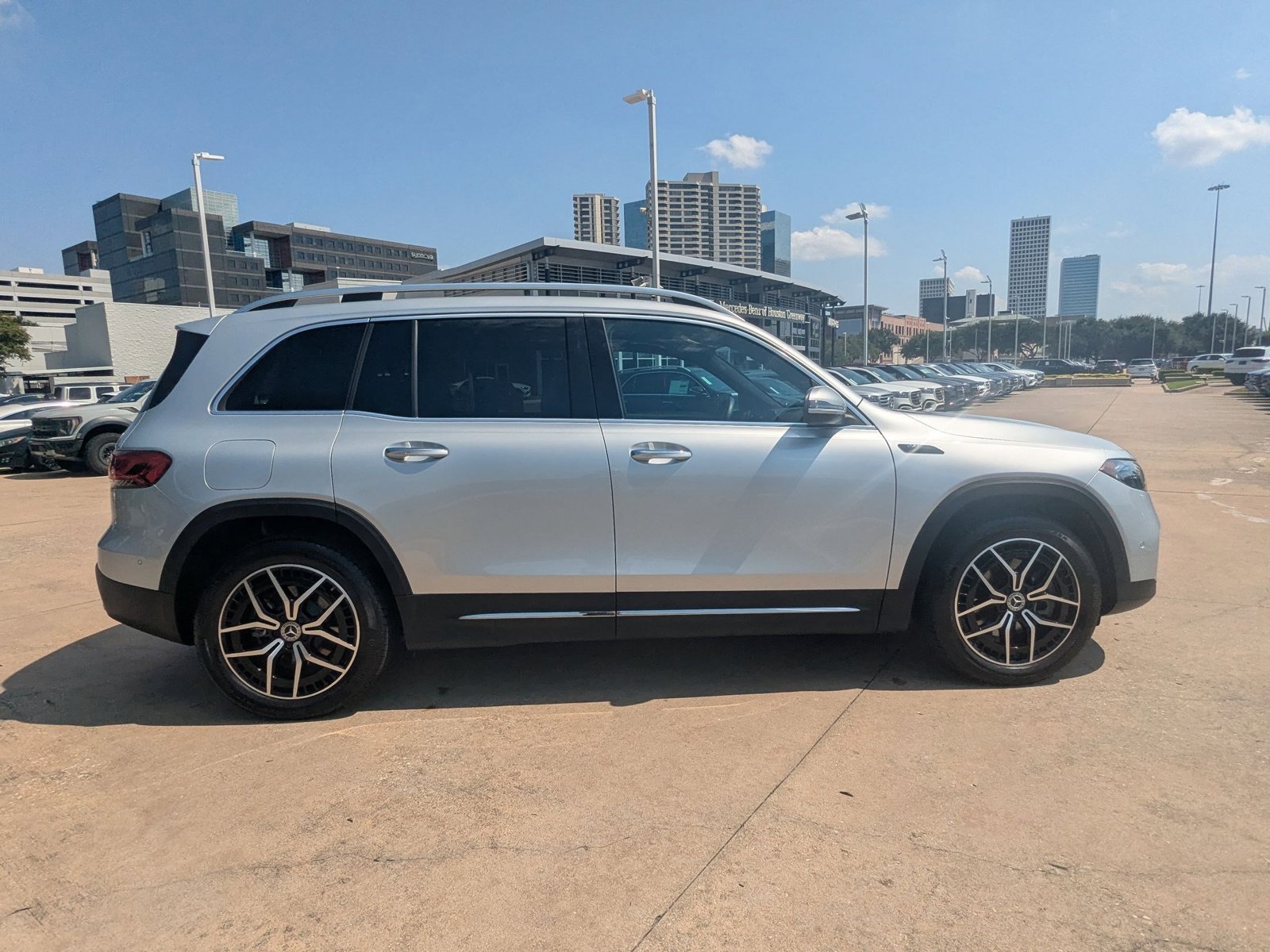 2022 Mercedes Benz EQB 350 4MATIC photo 3