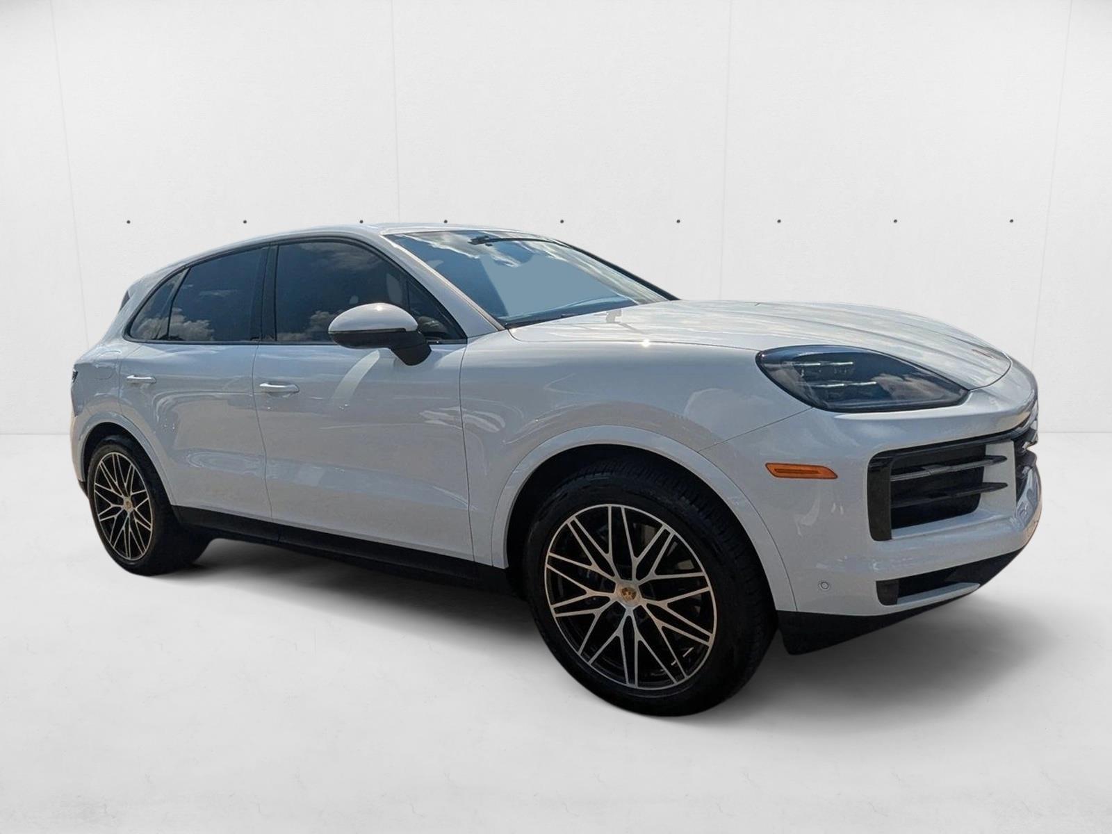 2024 Porsche Cayenne photo 3
