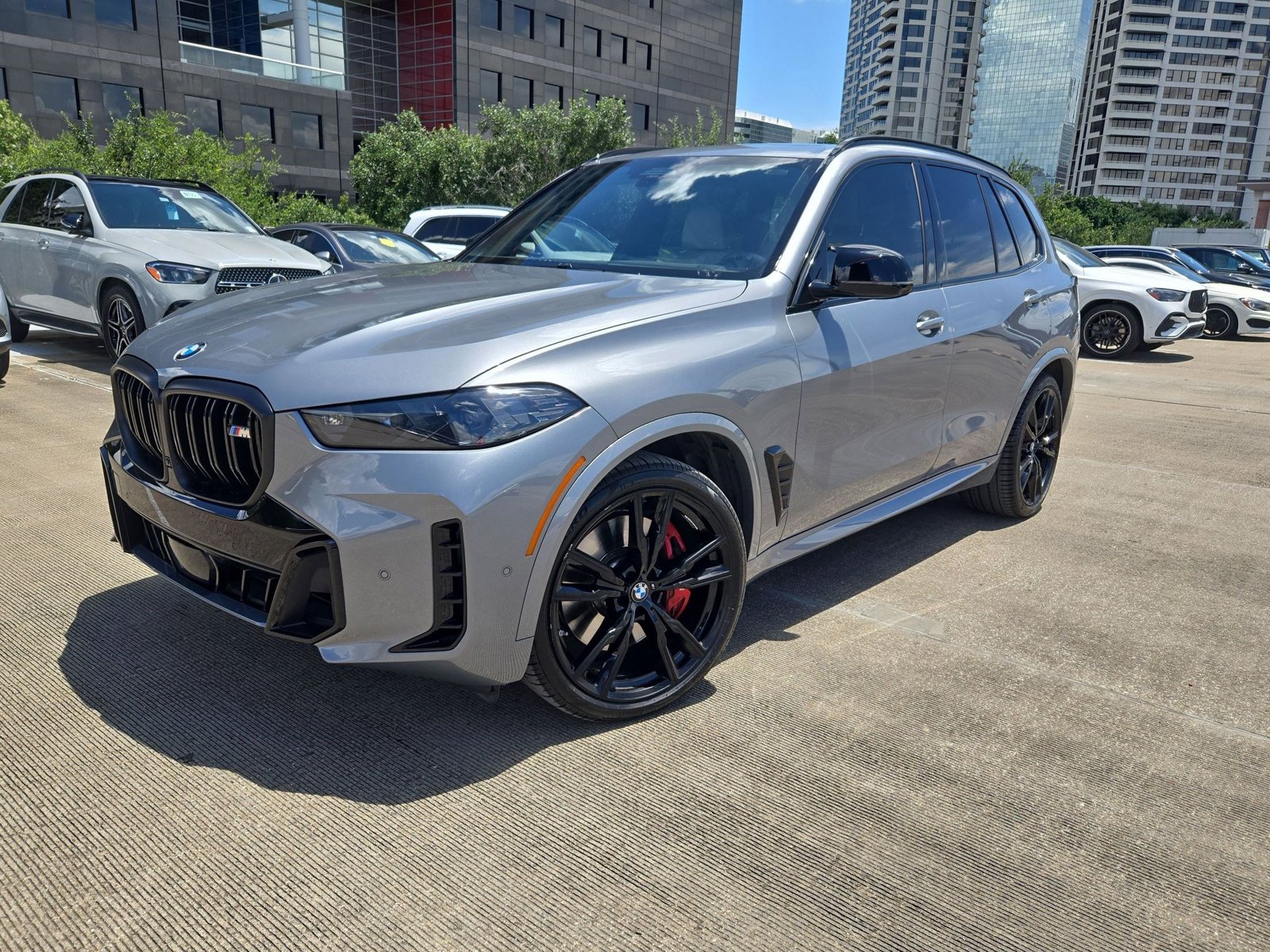 2025 BMW X5 M60i's photo