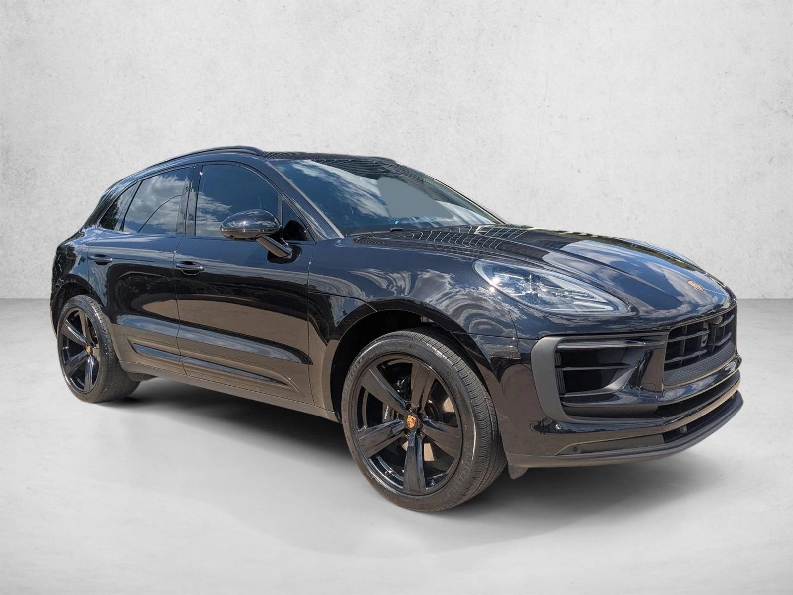 2023 Porsche Macan S photo 3