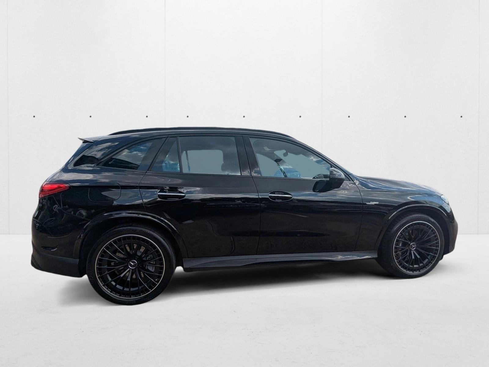 2025 Mercedes Benz GLC photo 3