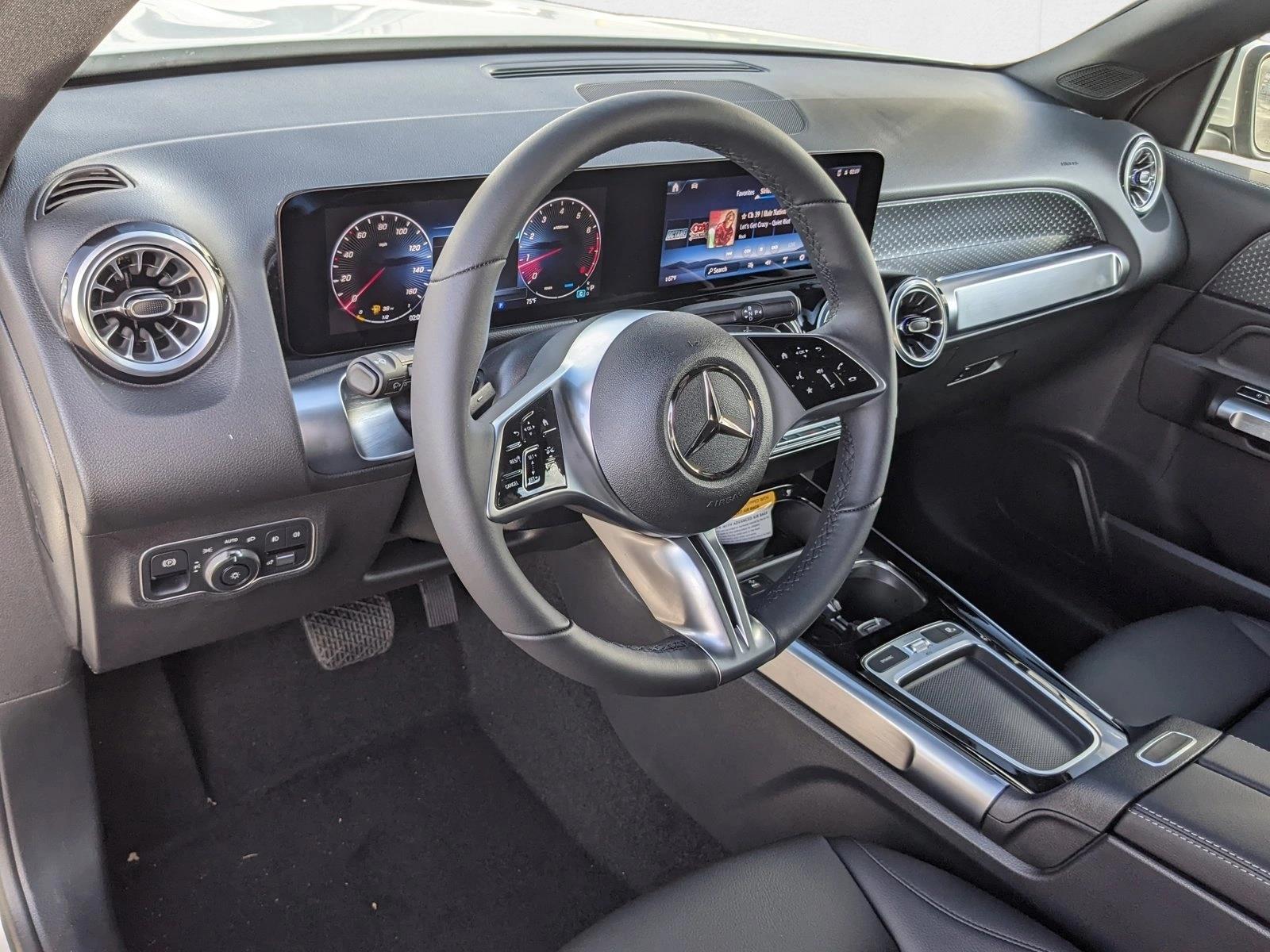 2025 Mercedes Benz GLB 250 photo 4