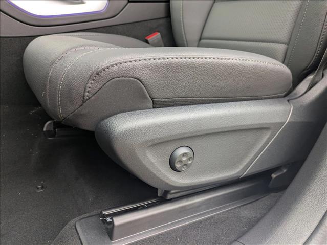 2025 Mercedes Benz GLS 450 4MATIC photo 4