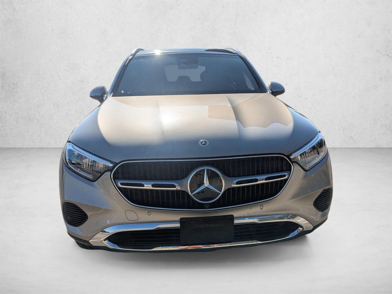2023 Mercedes Benz GLC 300 photo 2