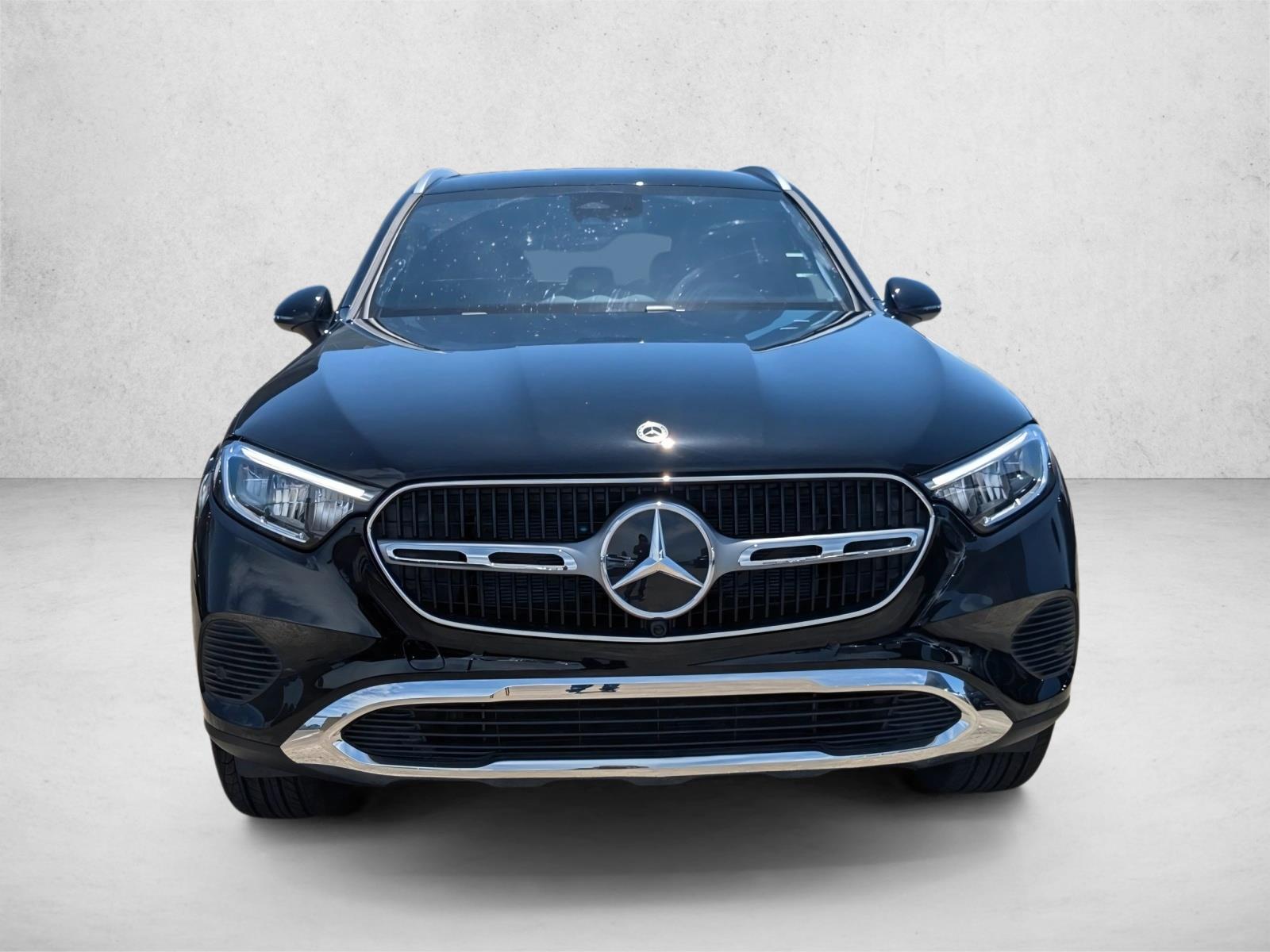 2025 Mercedes Benz GLC 300 photo 3