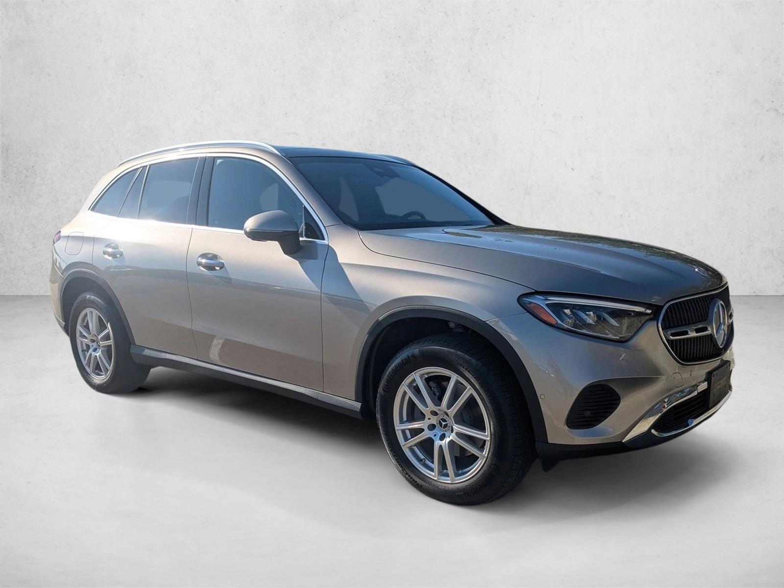 2023 Mercedes Benz GLC 300 photo 3