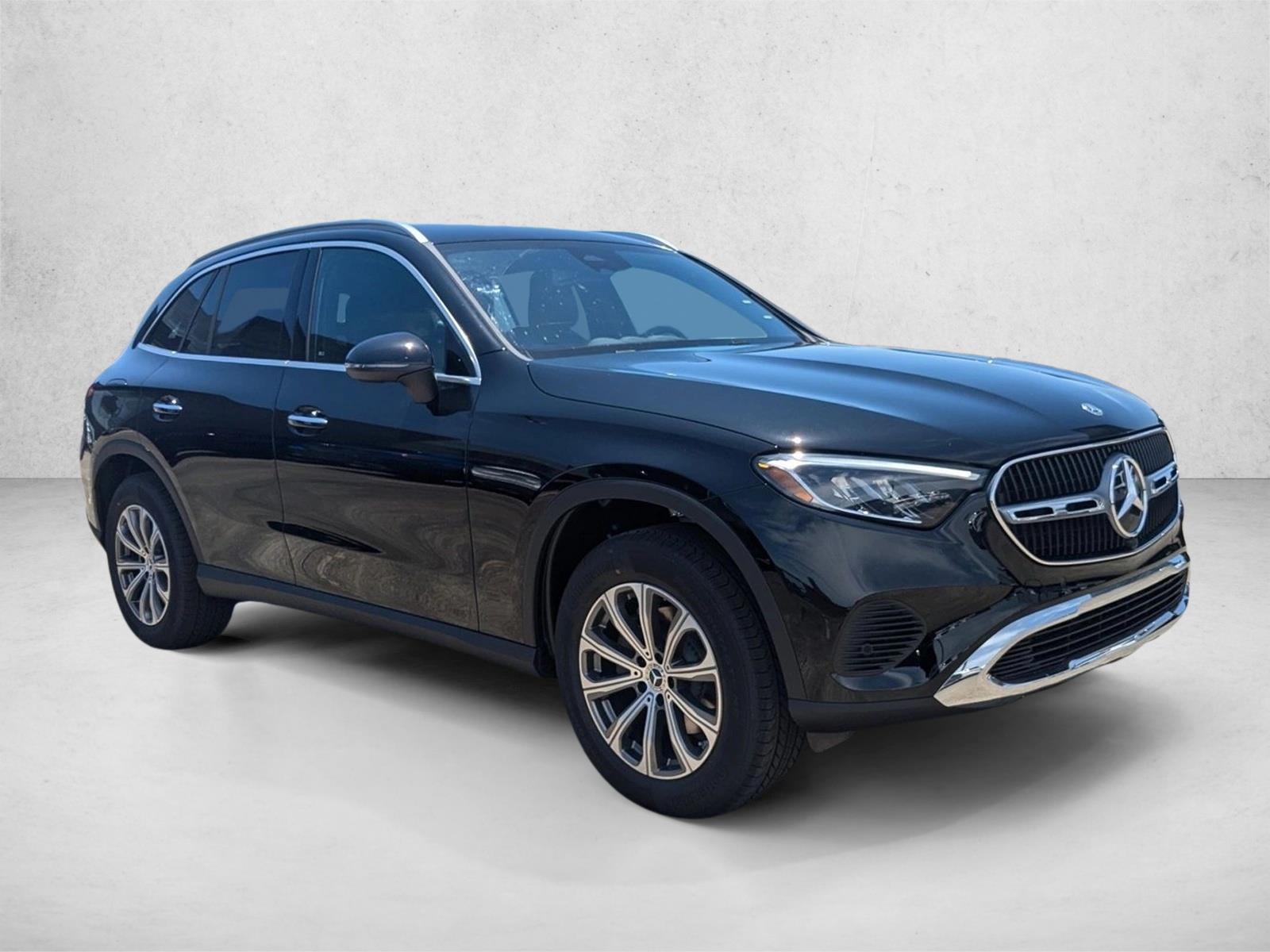 2025 Mercedes Benz GLC 300 photo 2